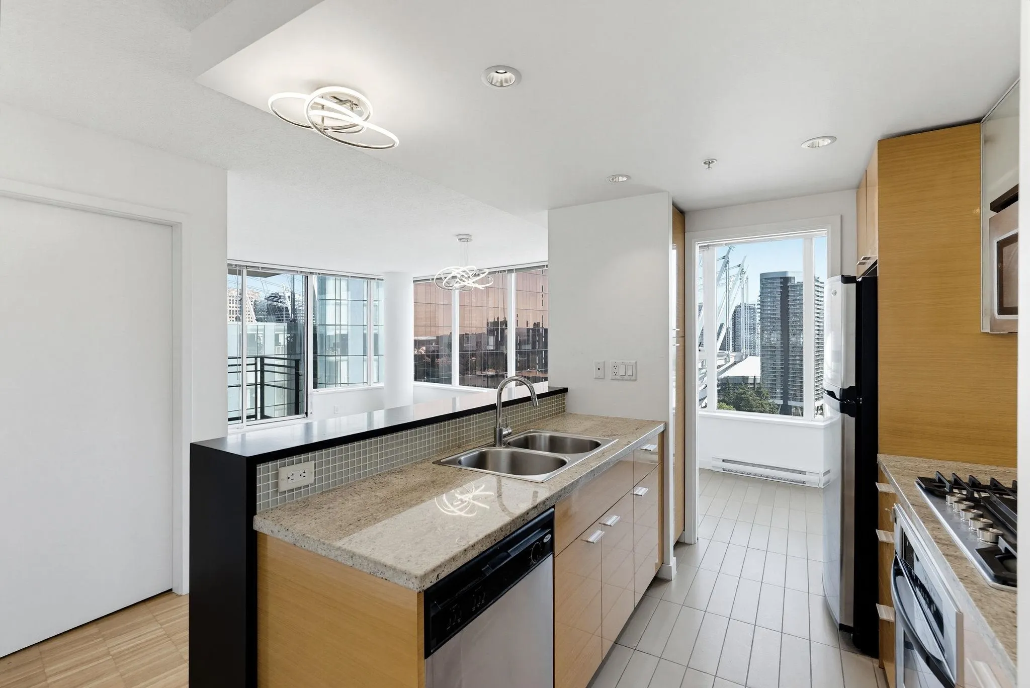 33 Smithe Street #2508