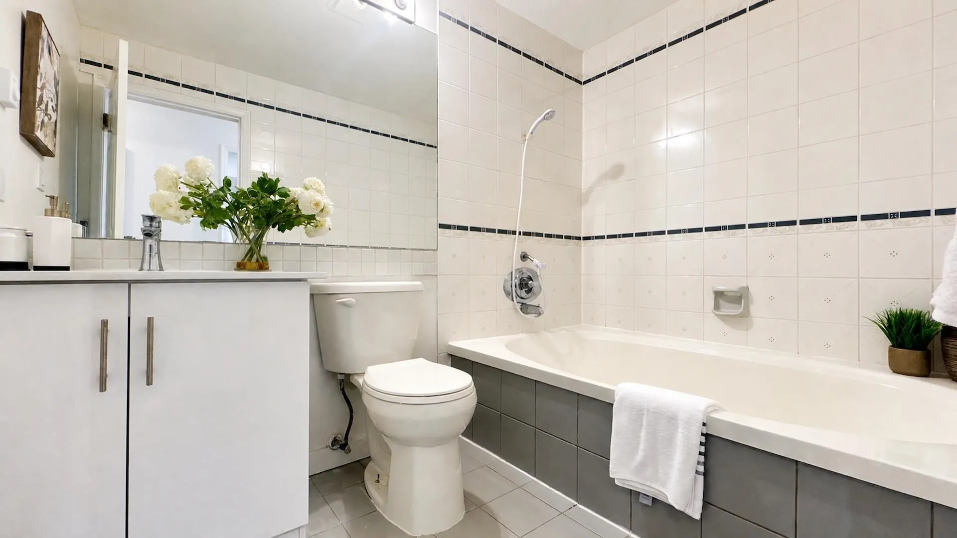 985 W 10th Avenue #103