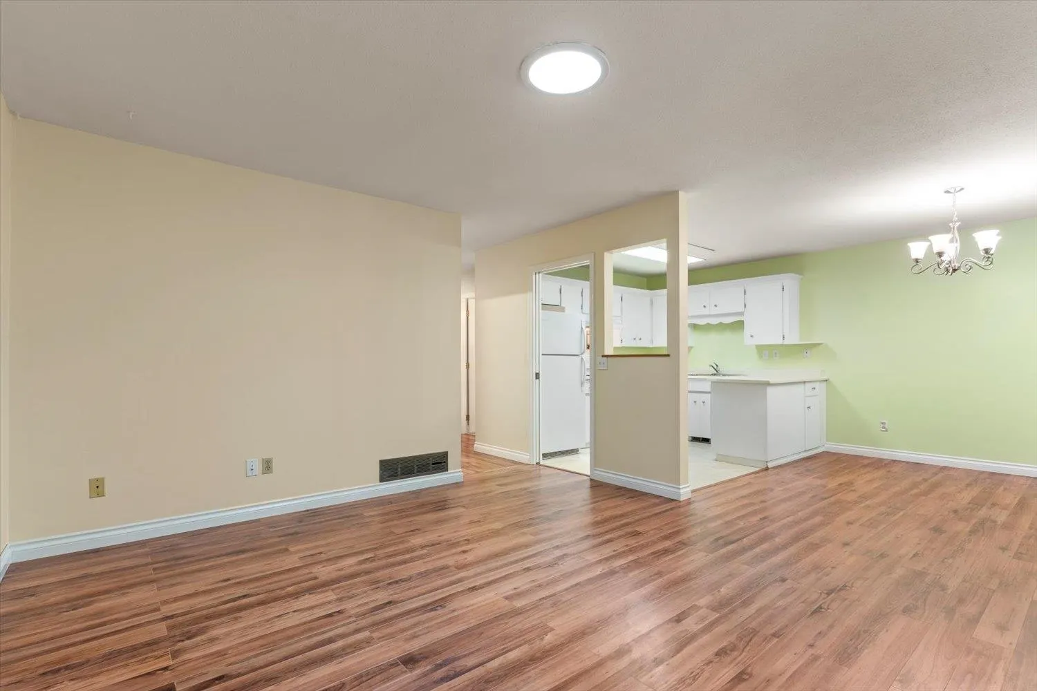3350 Elmwood Drive #19