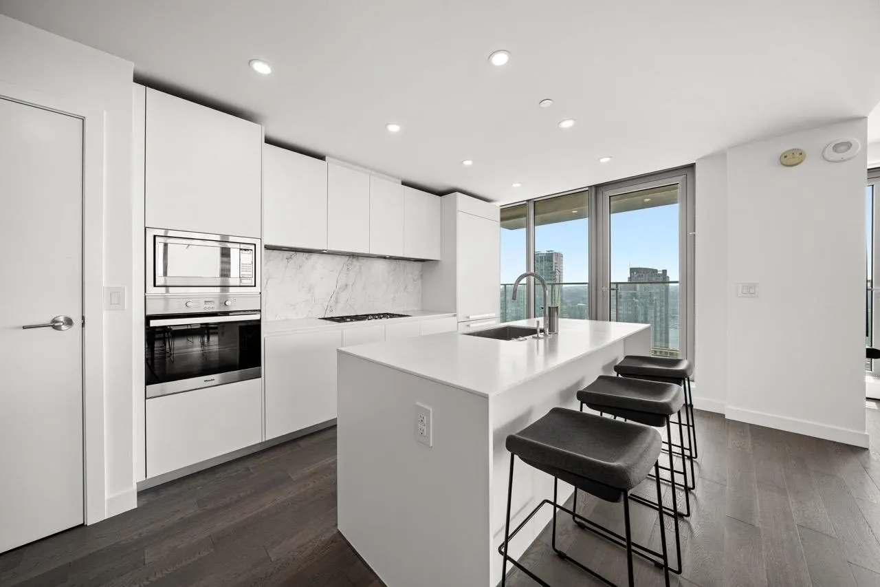 1480 Howe Street #3801