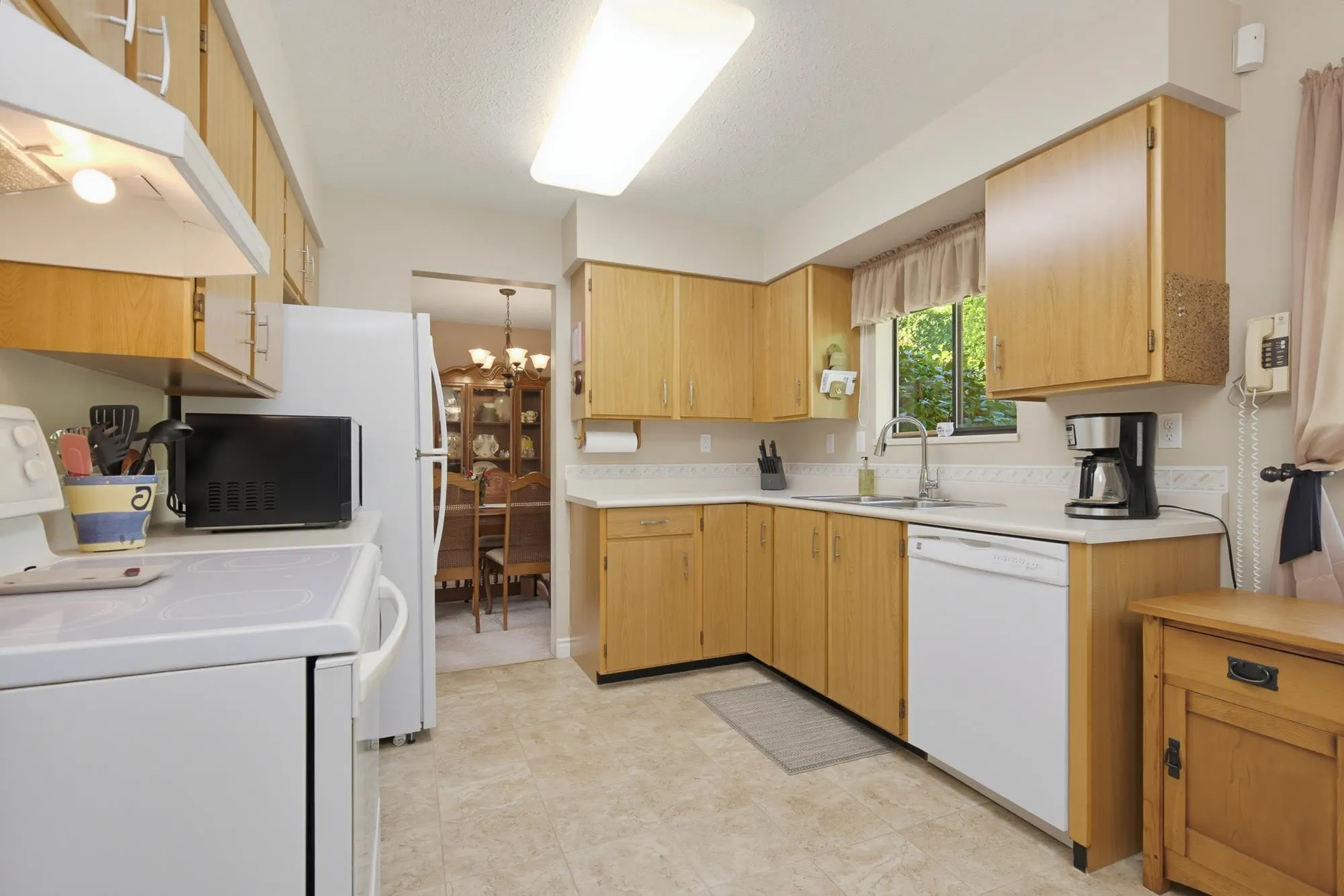 2358 Cameron Crescent