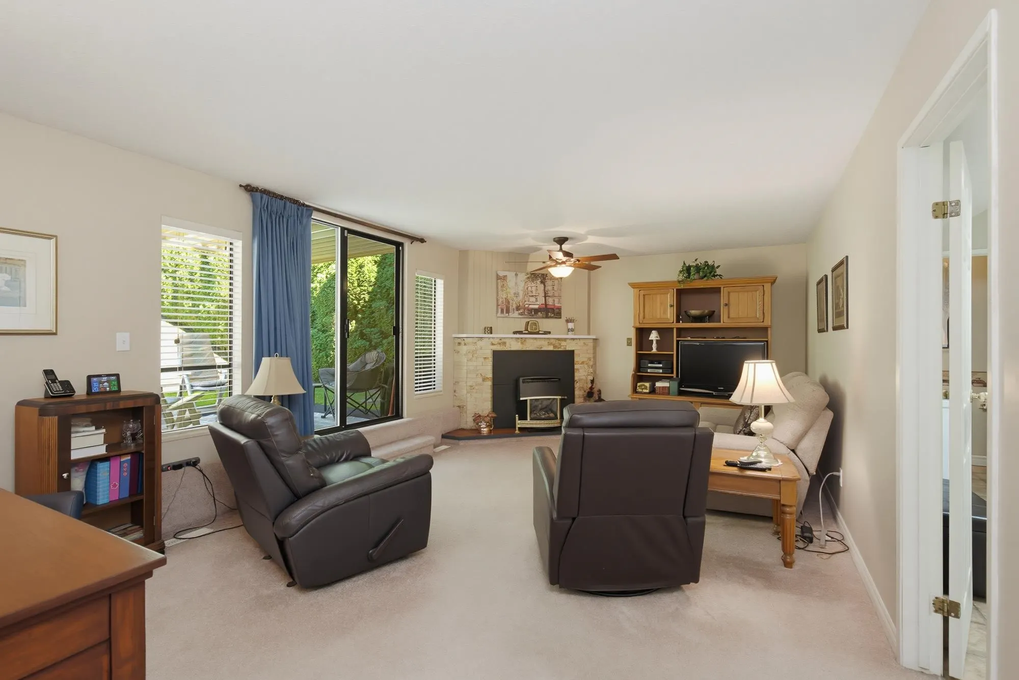 2358 Cameron Crescent