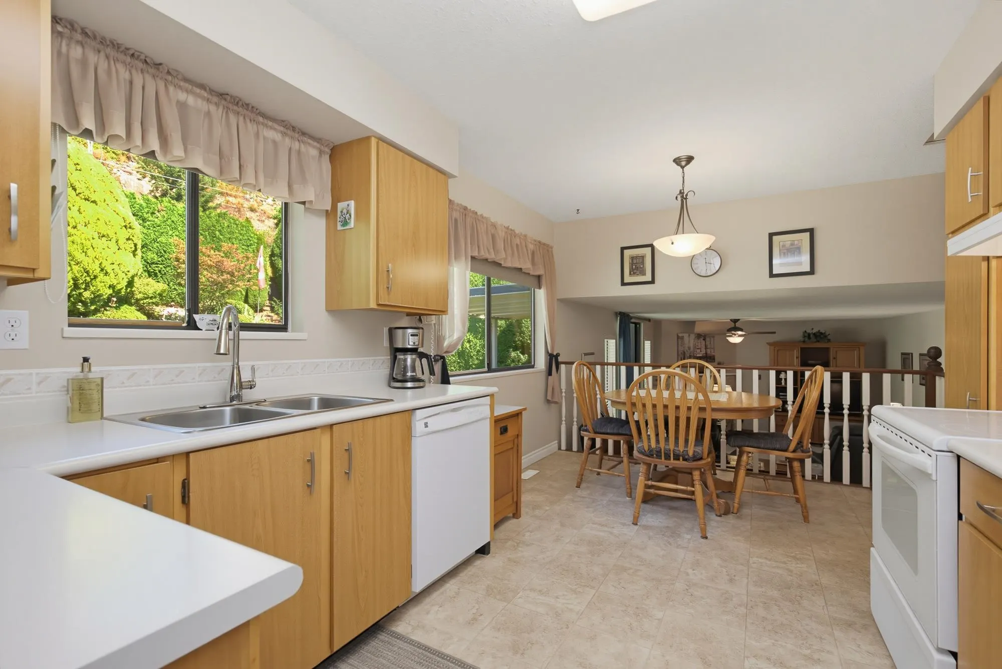 2358 Cameron Crescent