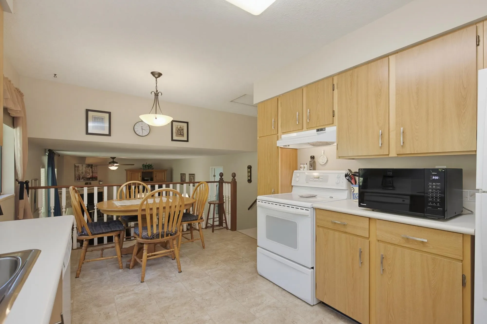 2358 Cameron Crescent