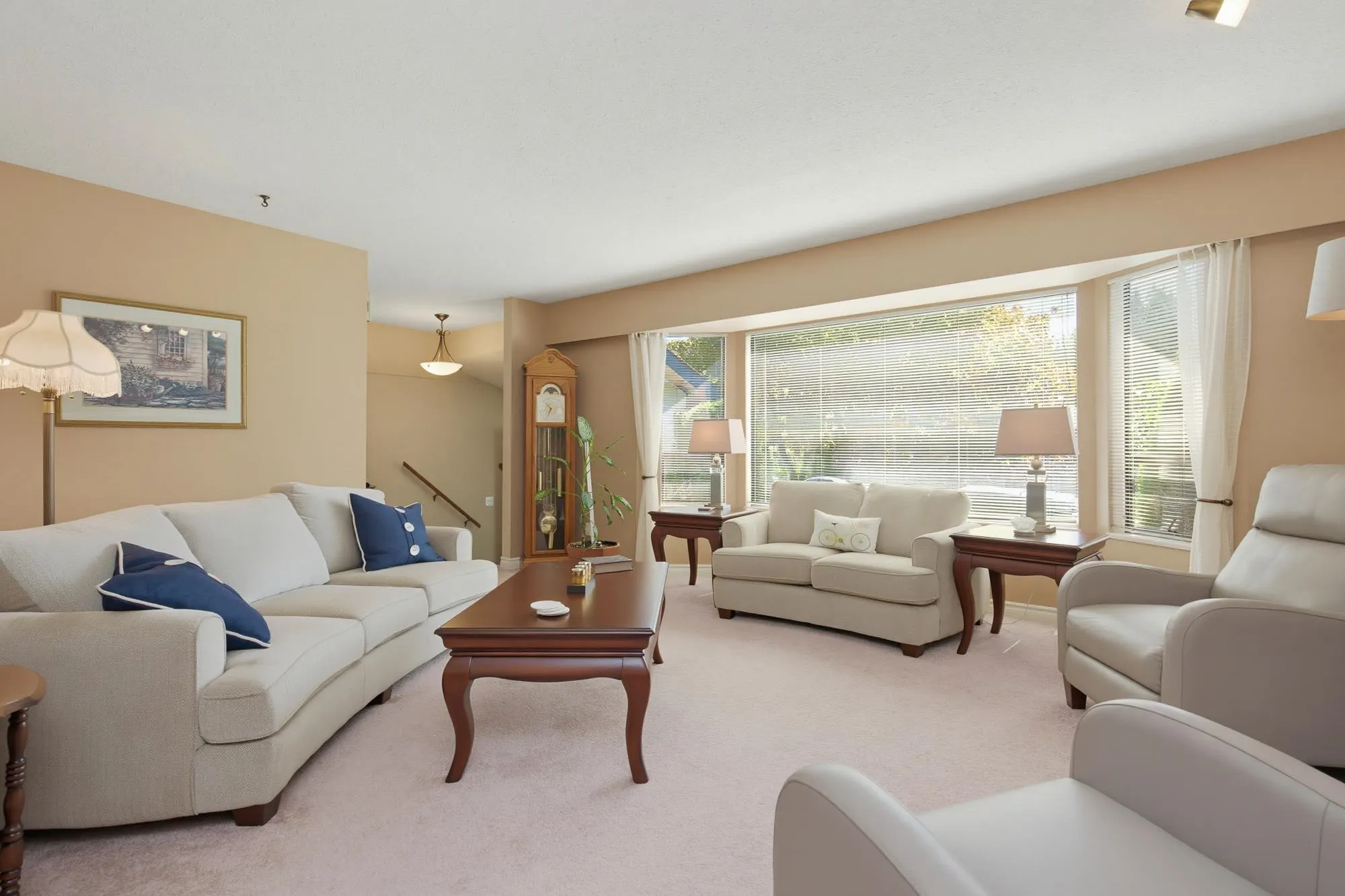 2358 Cameron Crescent