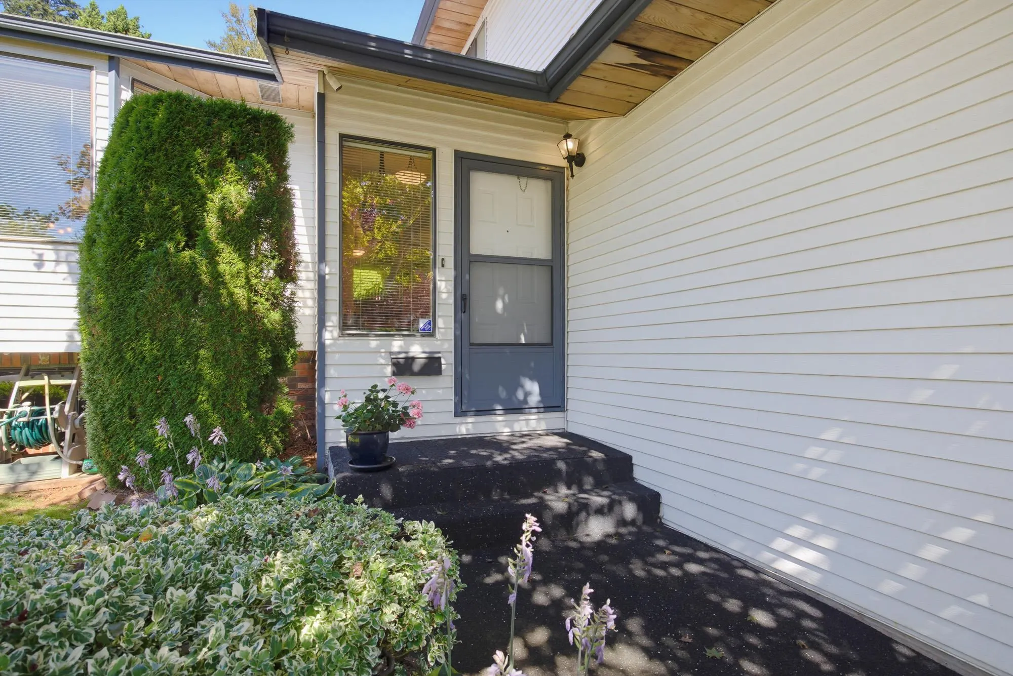 2358 Cameron Crescent