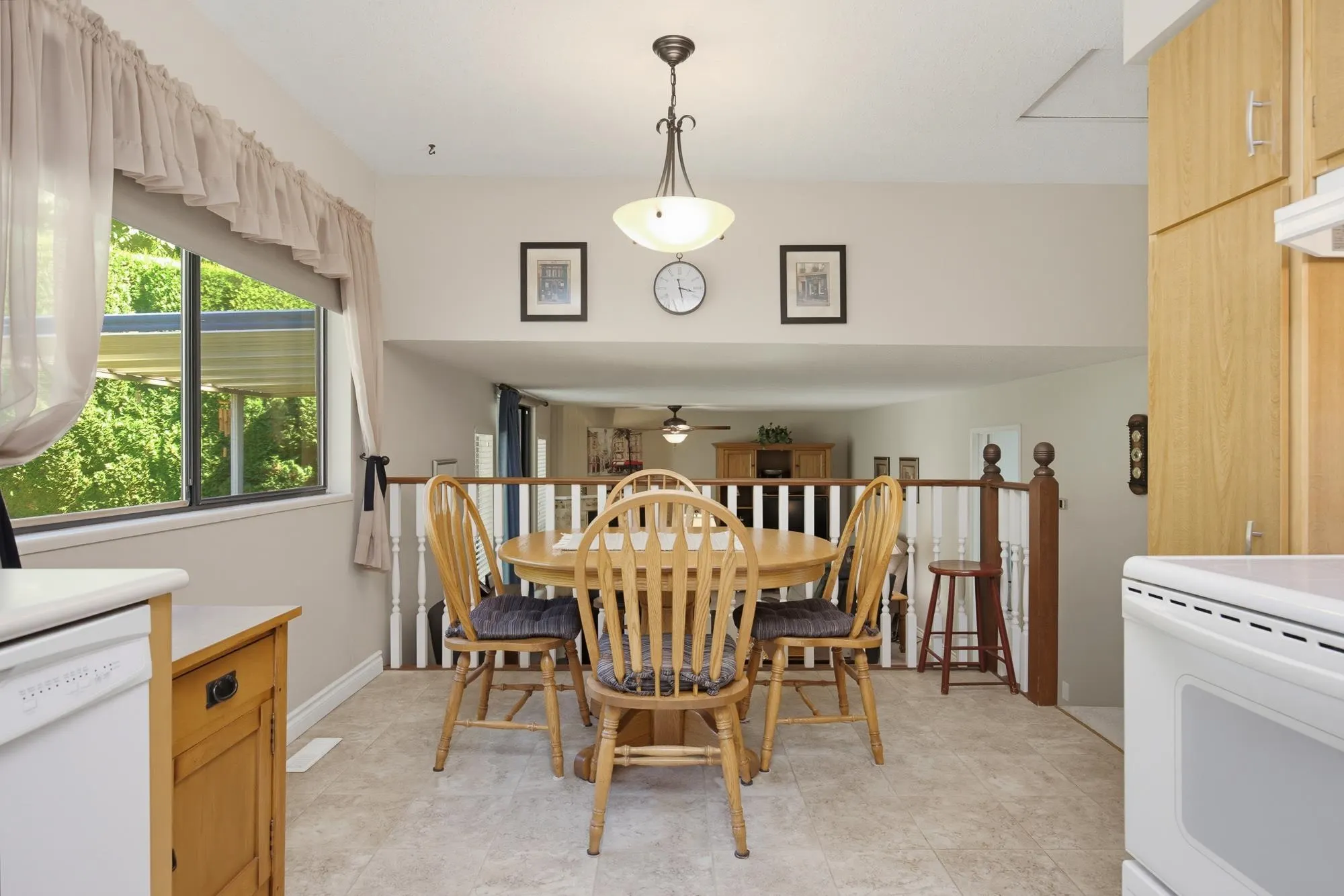 2358 Cameron Crescent
