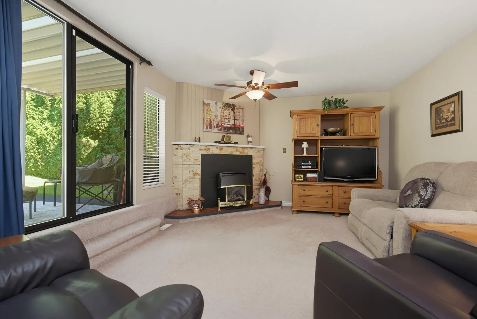 2358 Cameron Crescent
