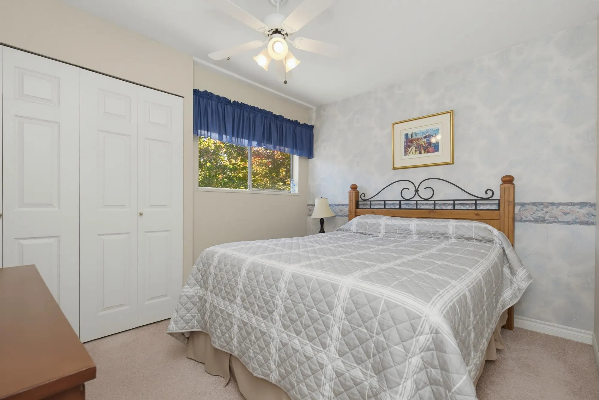 2358 Cameron Crescent