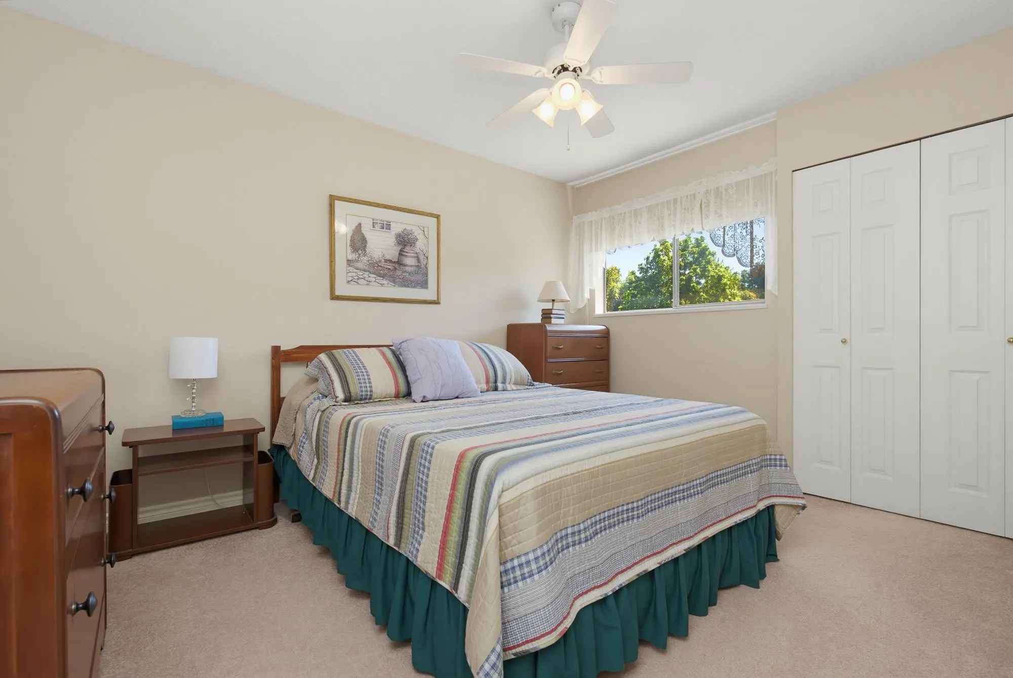 2358 Cameron Crescent