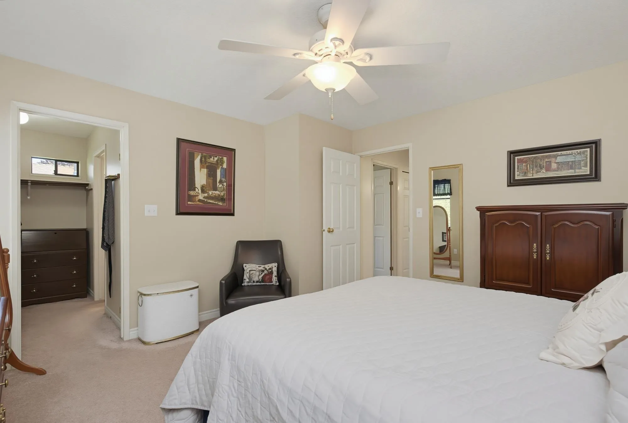 2358 Cameron Crescent
