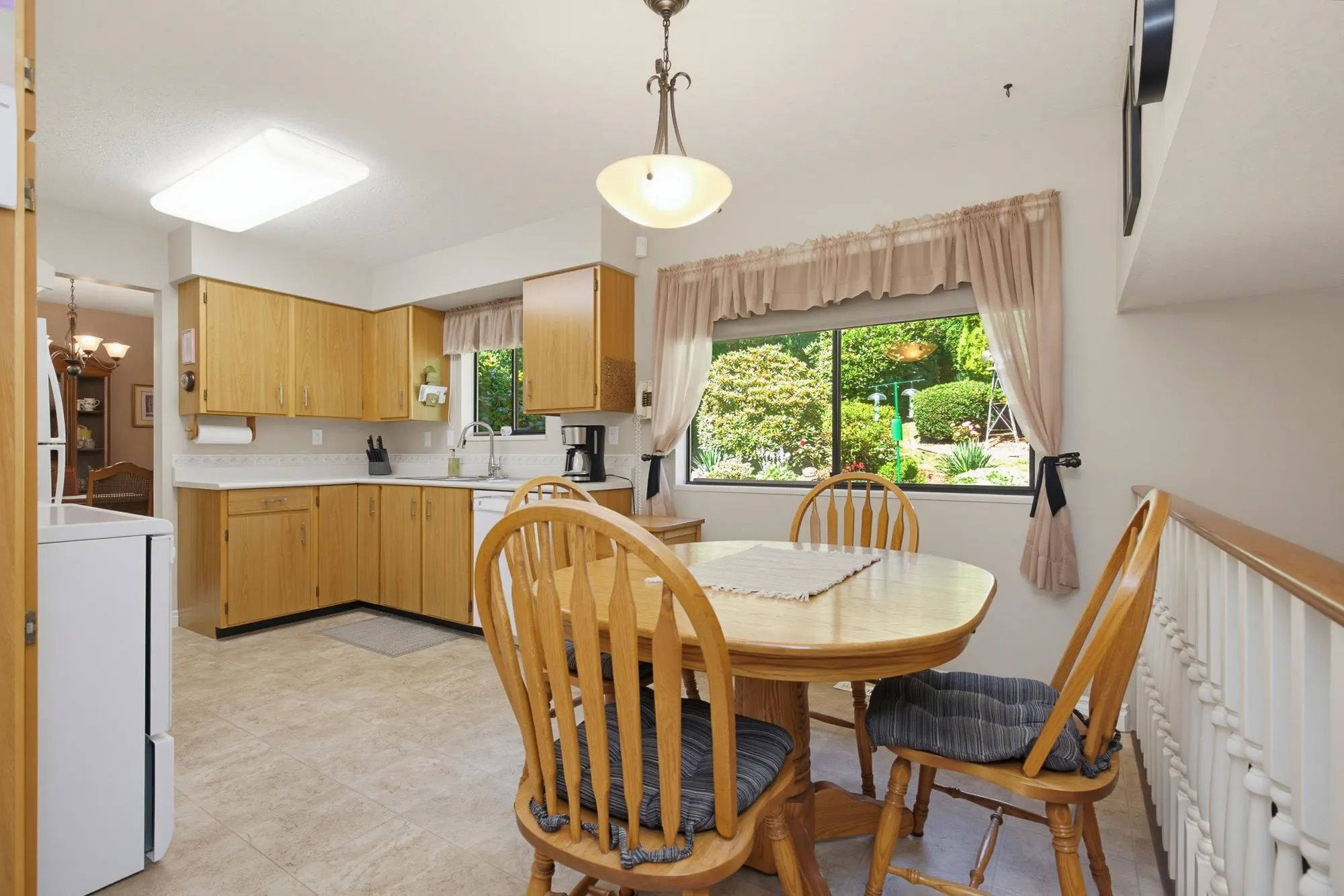 2358 Cameron Crescent
