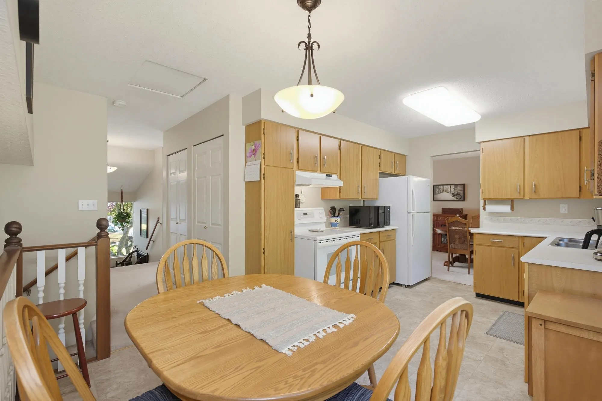 2358 Cameron Crescent