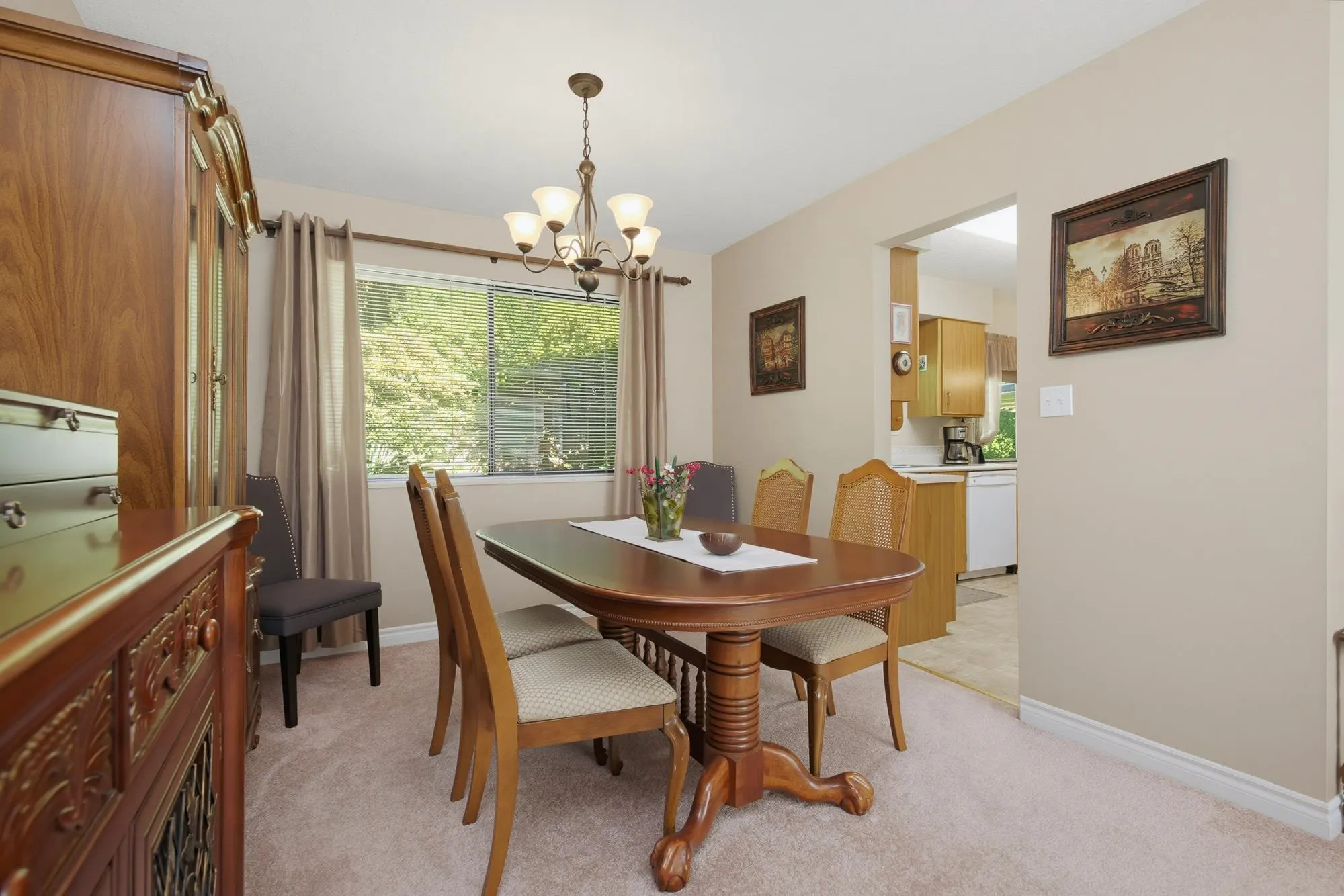 2358 Cameron Crescent