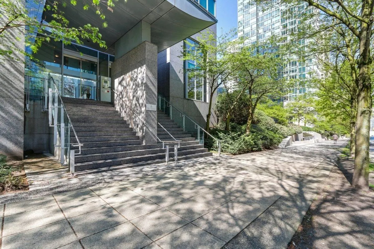 1200 W Georgia Street #3206