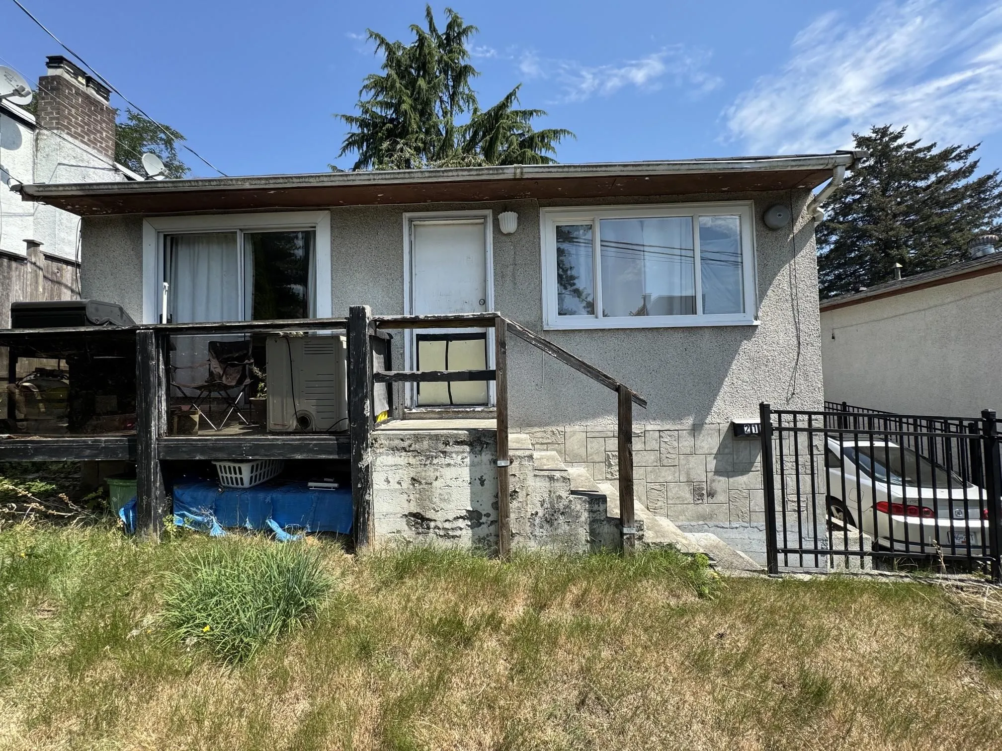 215 Shaw Street