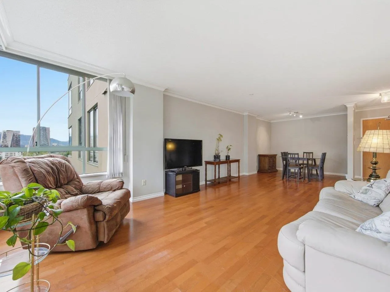 2288 Pine Street #701