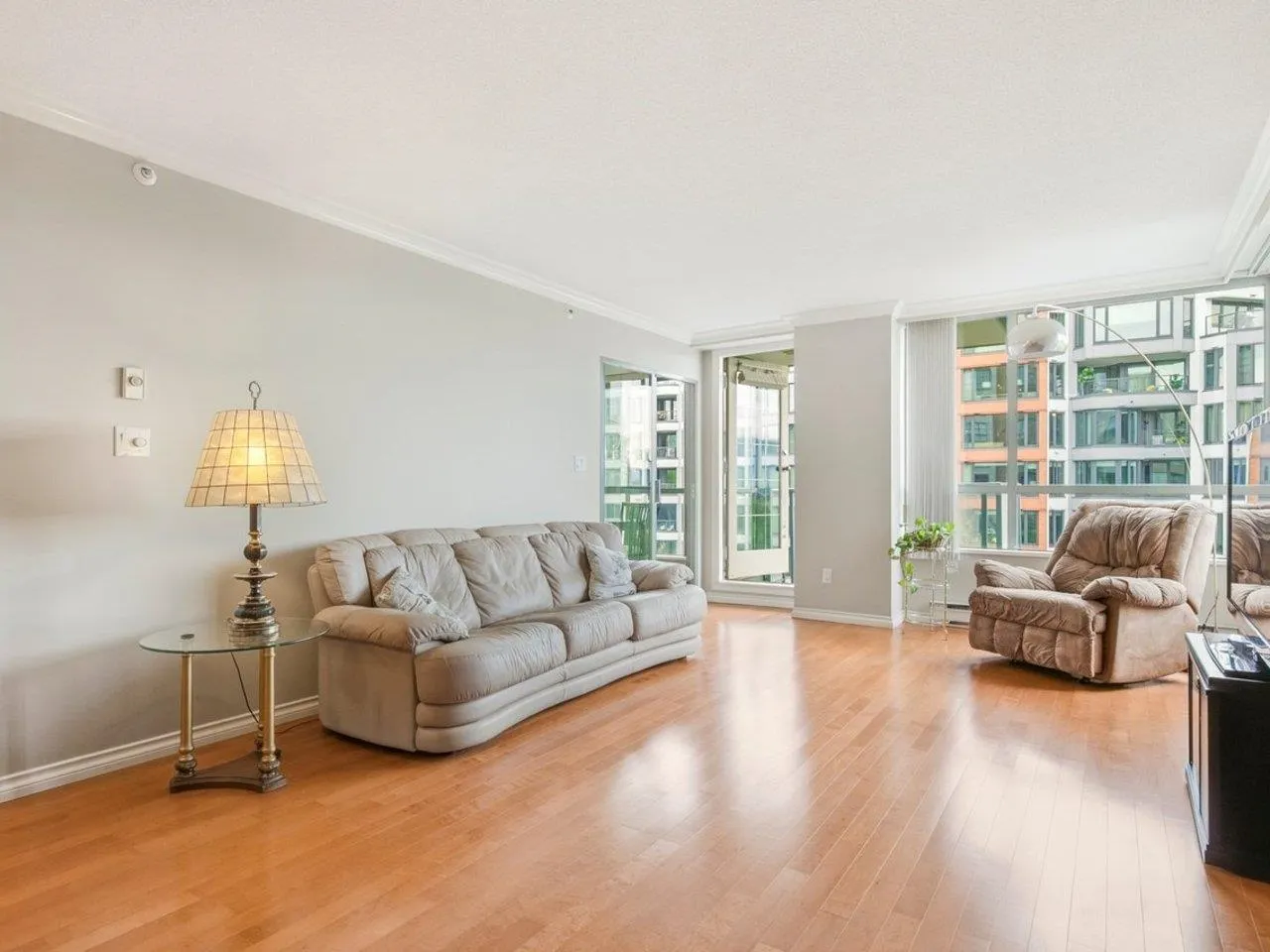 2288 Pine Street #701