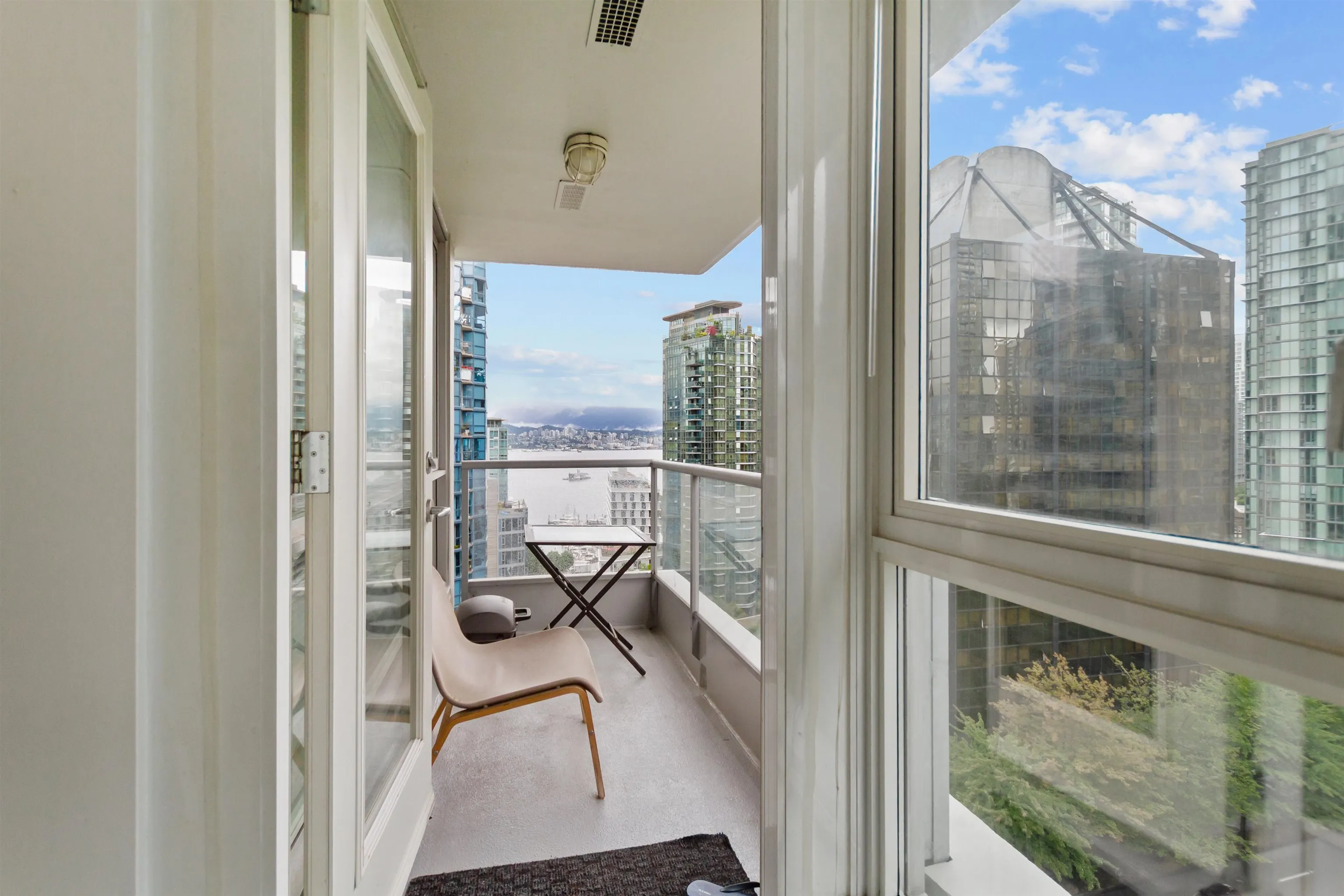 1420 W Georgia Street #1401