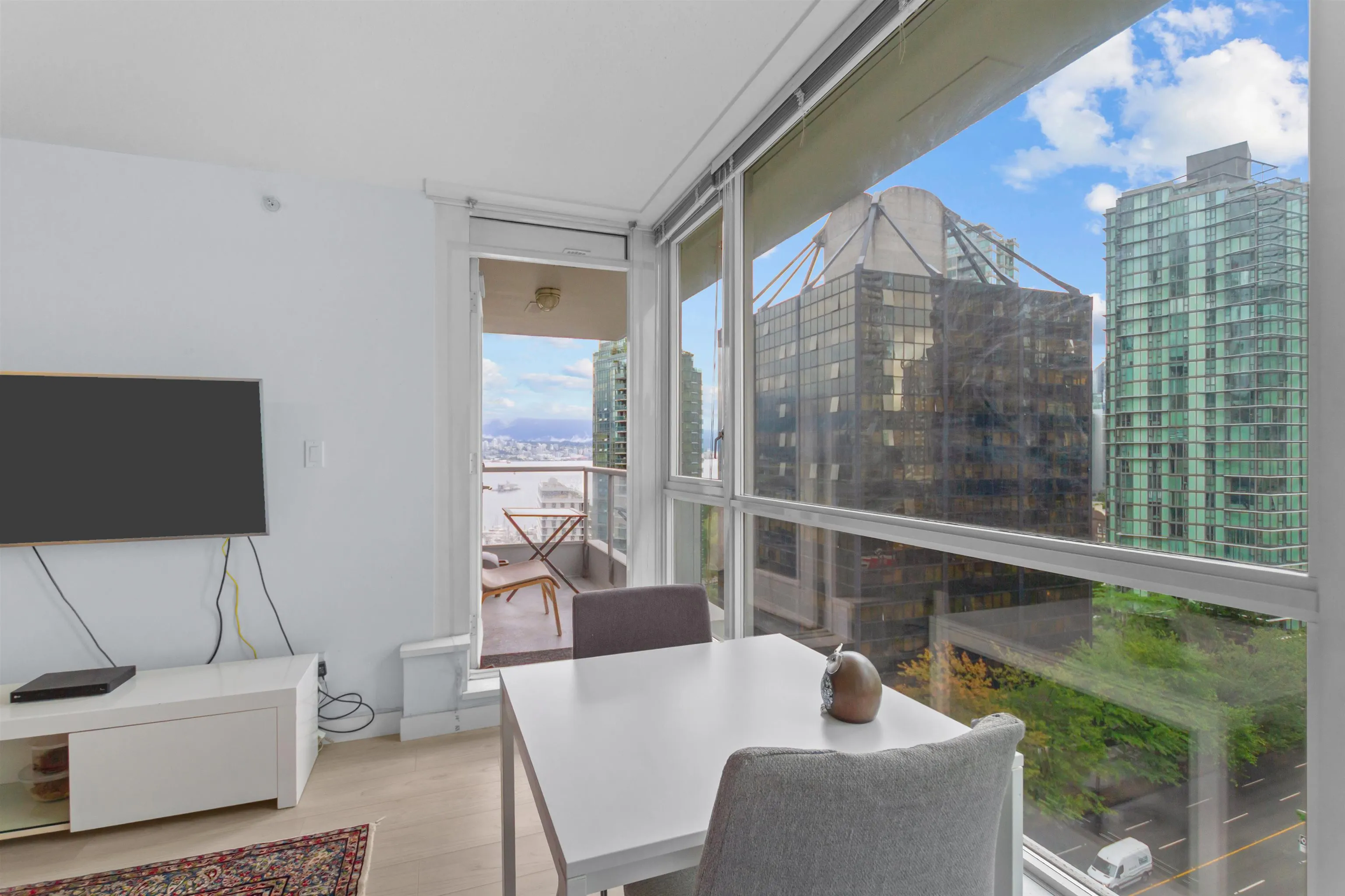 1420 W Georgia Street #1401