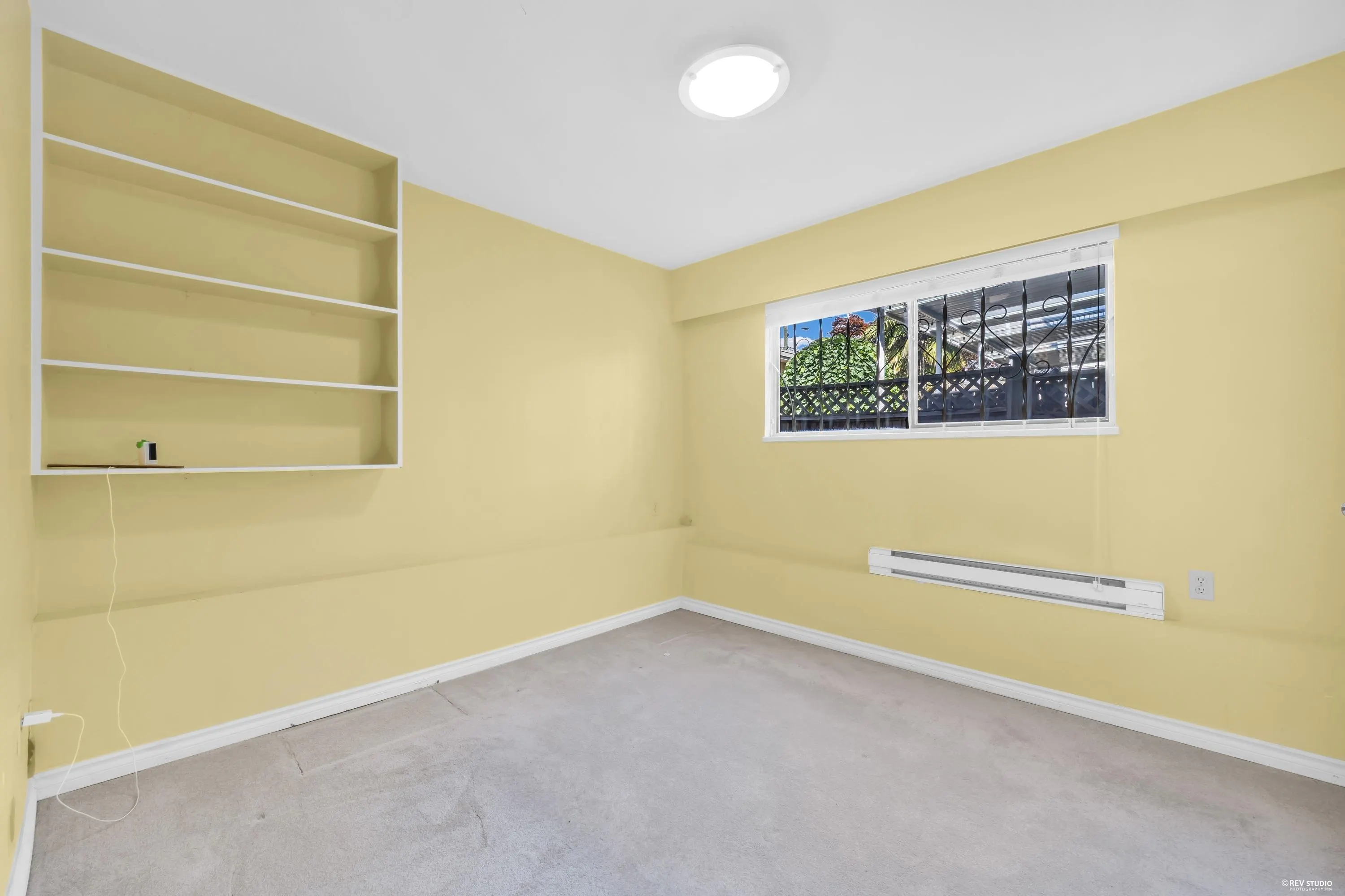 137 W Woodstock Avenue