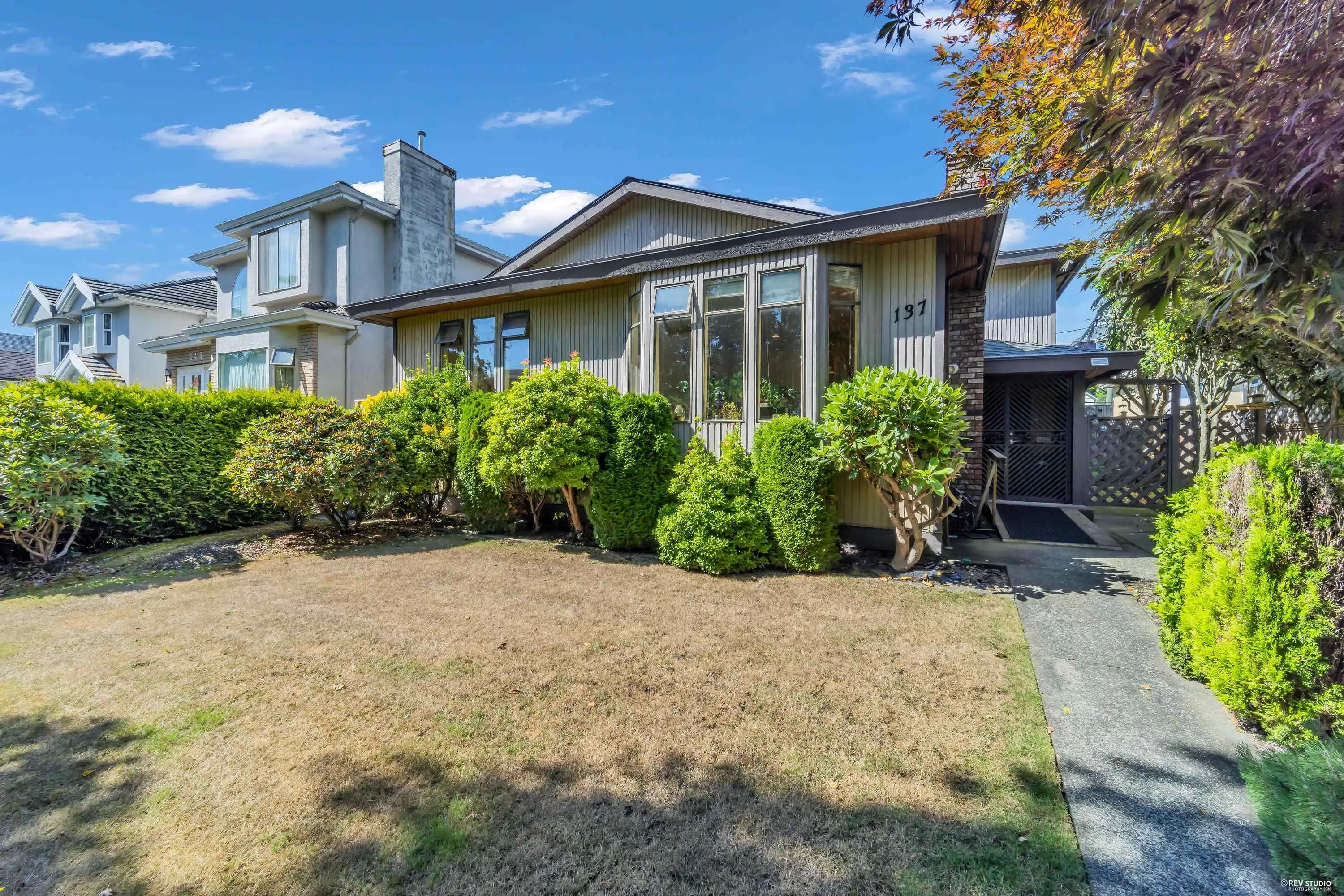 137 W Woodstock Avenue