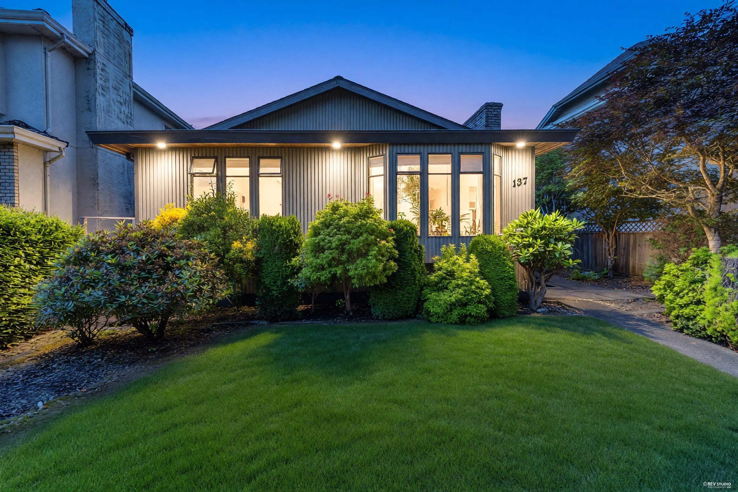 137 W Woodstock Avenue