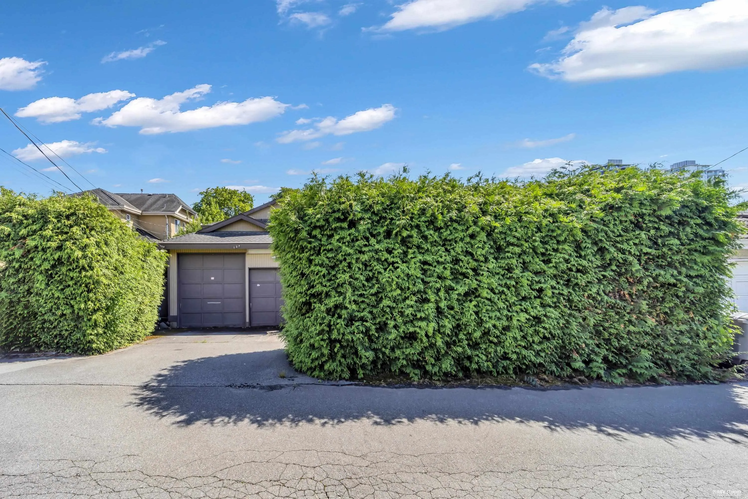 137 W Woodstock Avenue