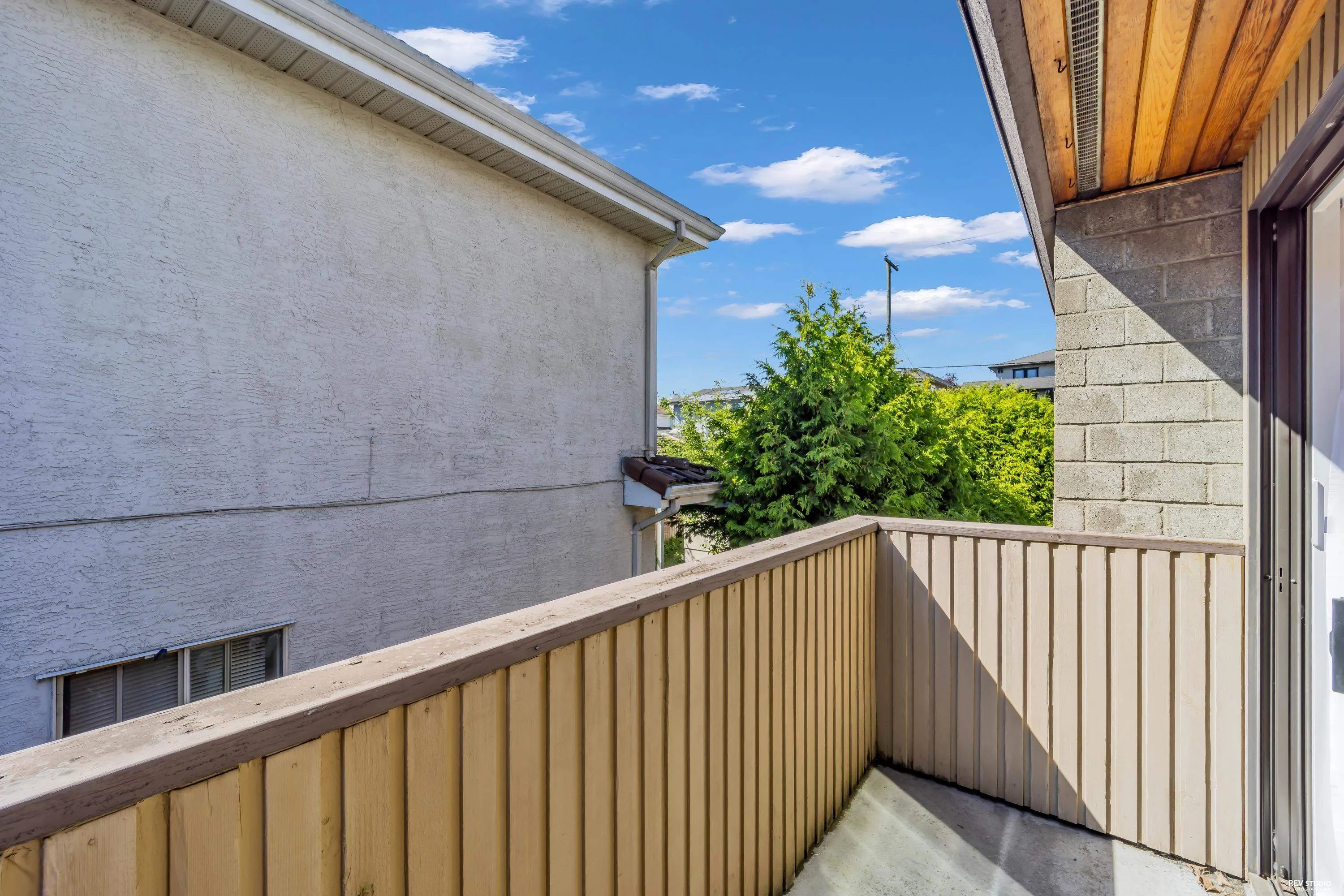 137 W Woodstock Avenue