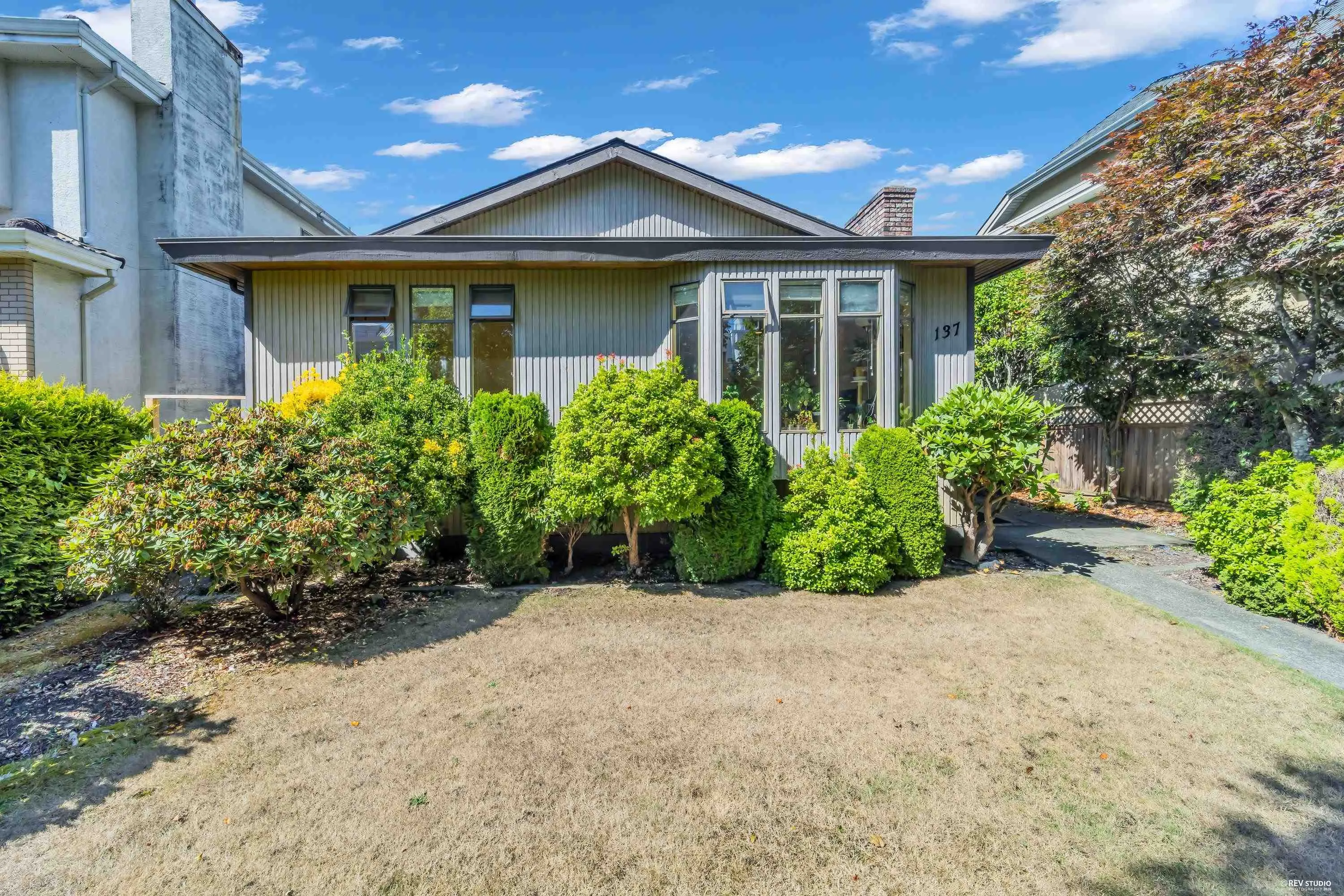 137 W Woodstock Avenue