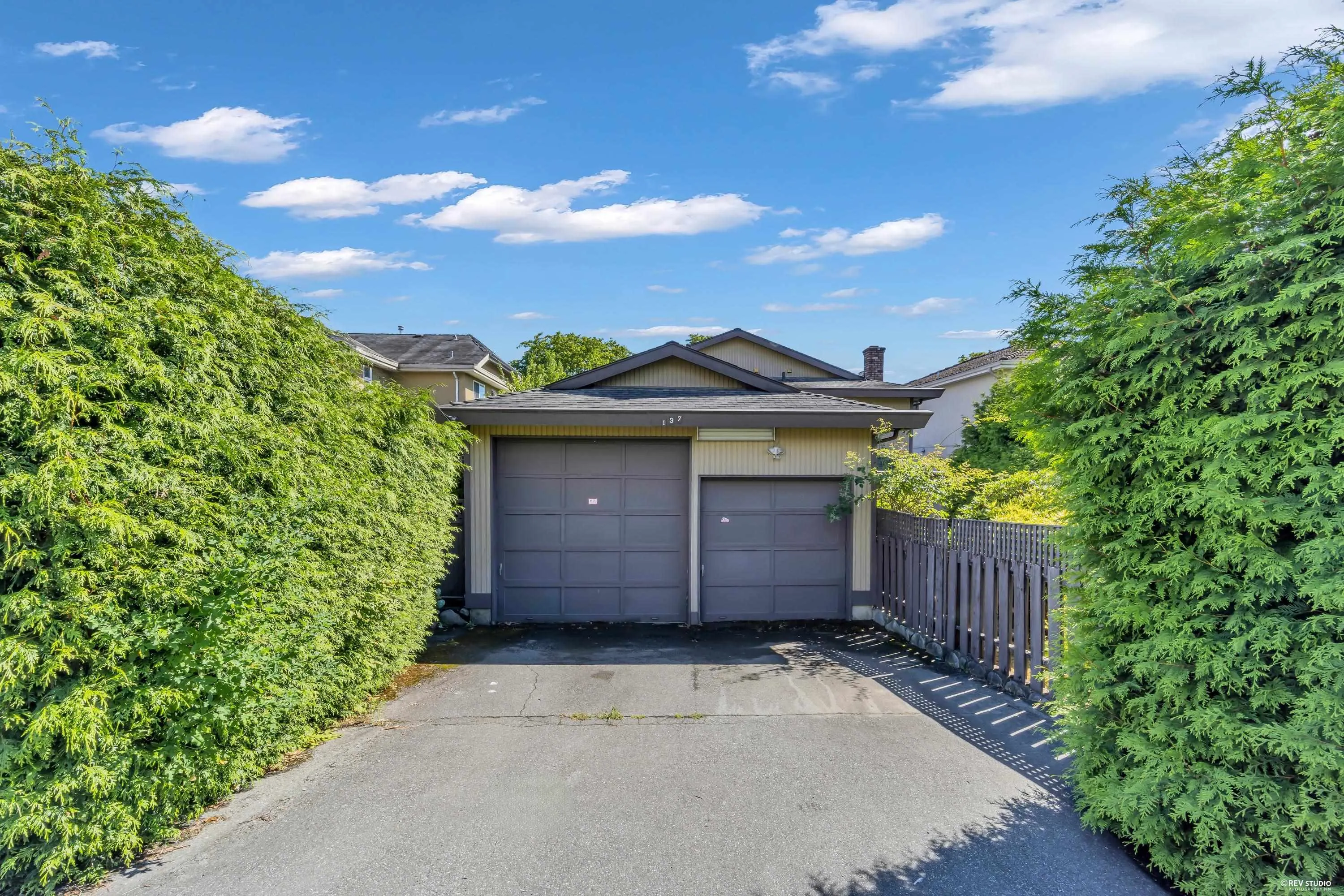 137 W Woodstock Avenue