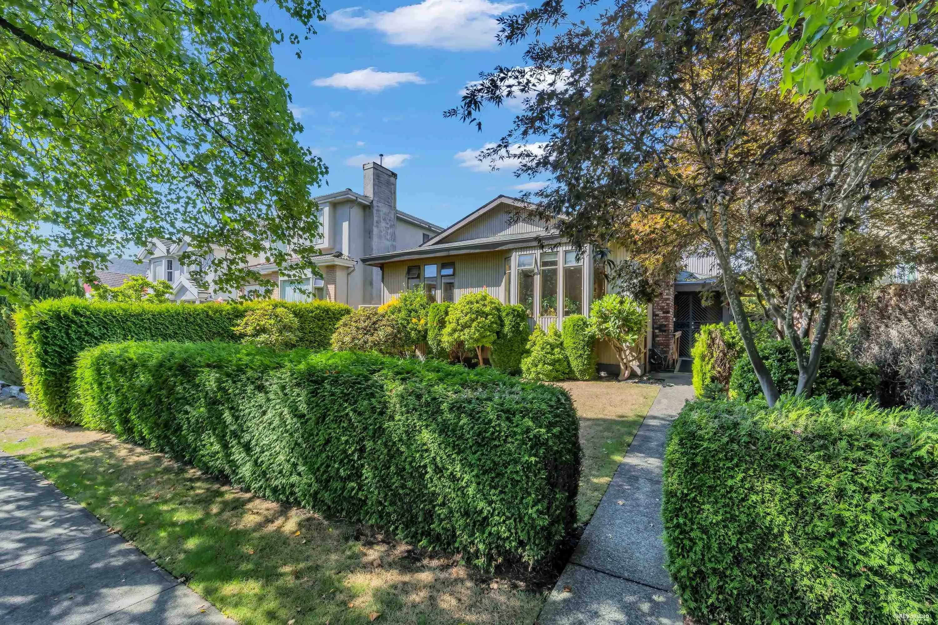 137 W Woodstock Avenue