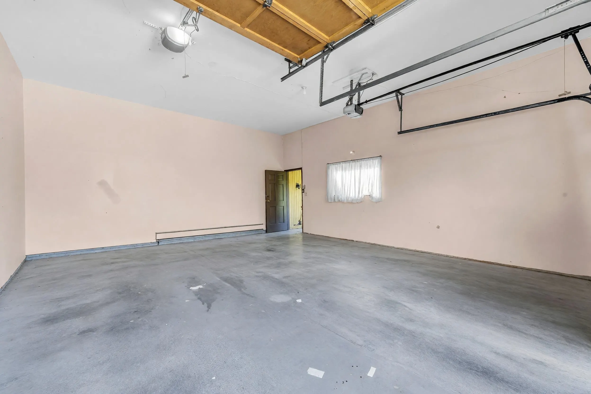 137 W Woodstock Avenue