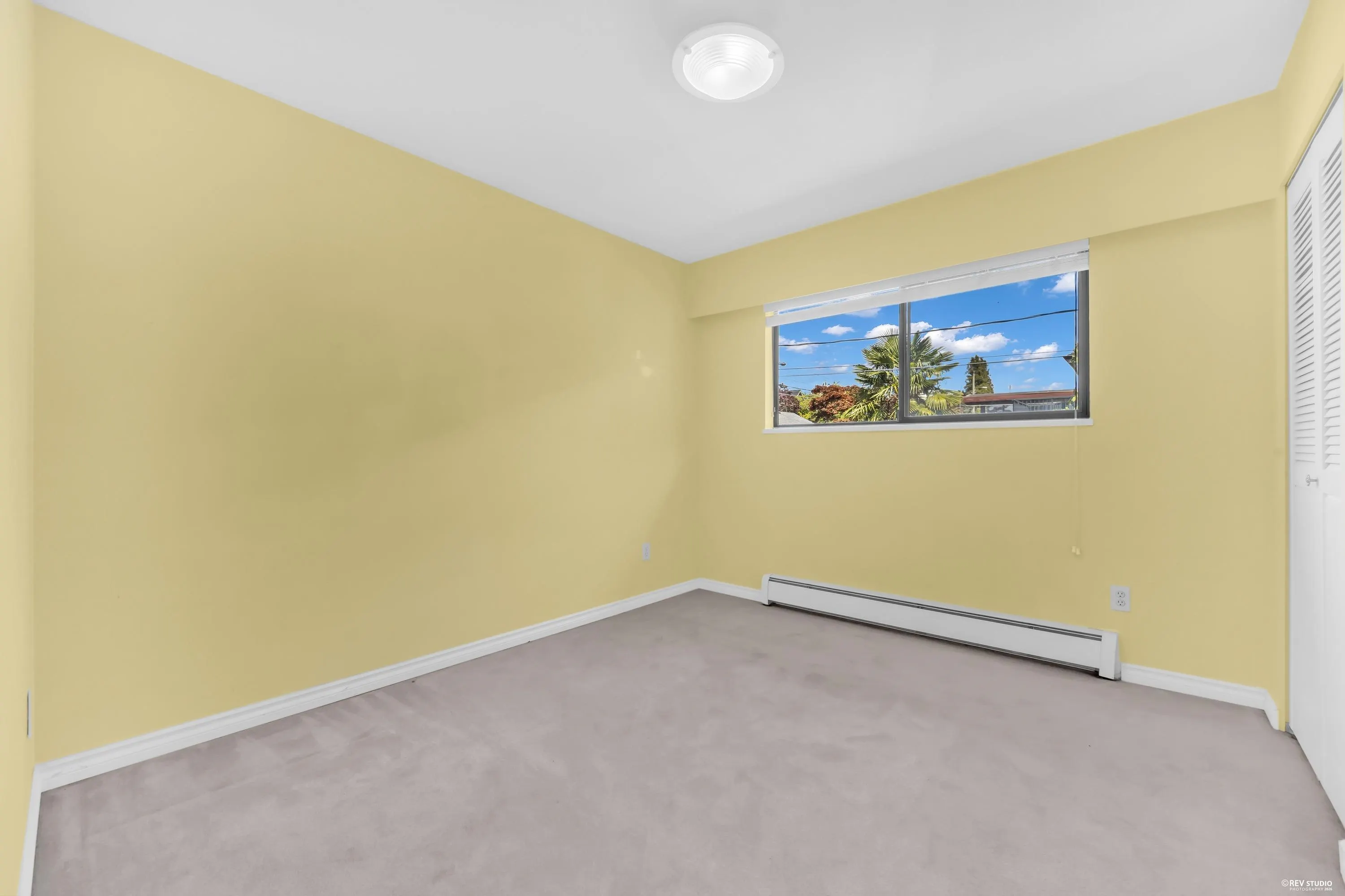 137 W Woodstock Avenue