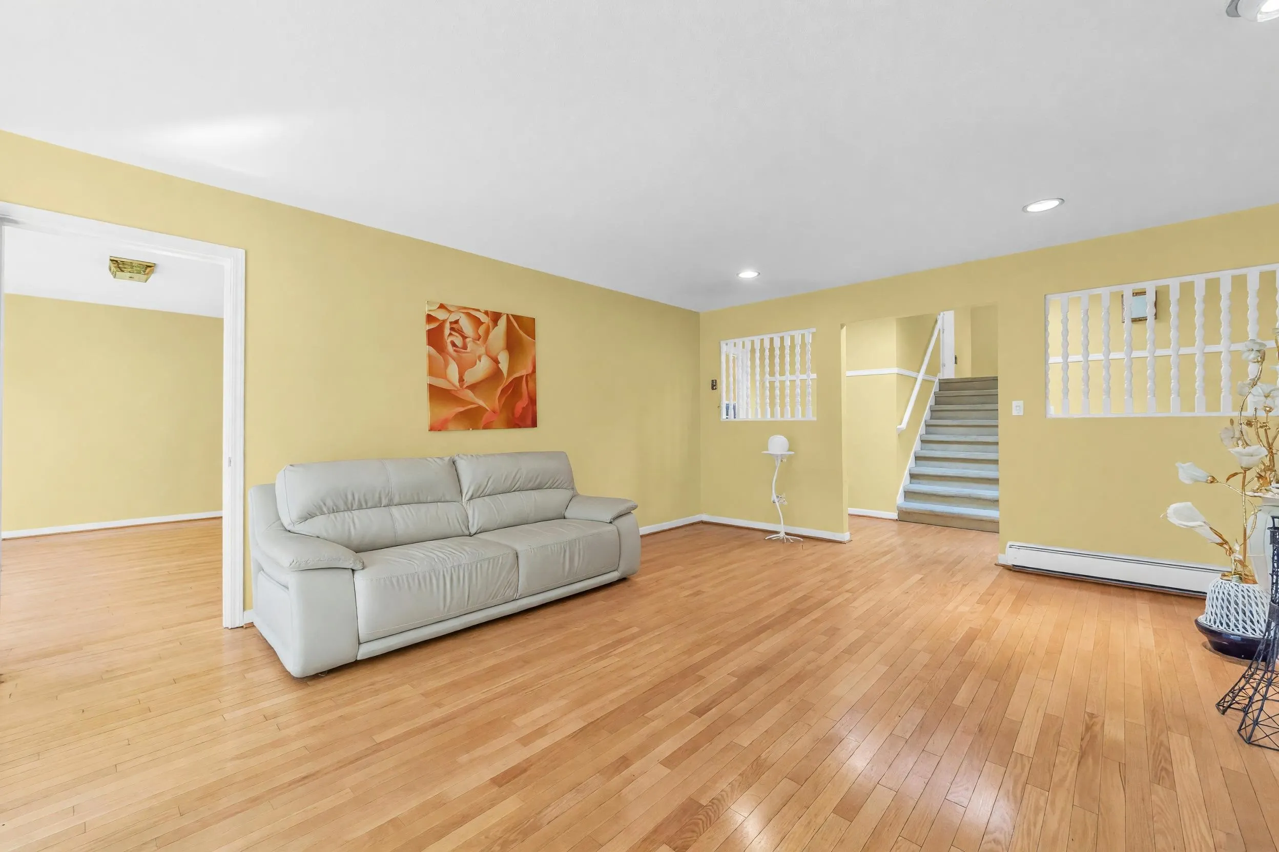 137 W Woodstock Avenue