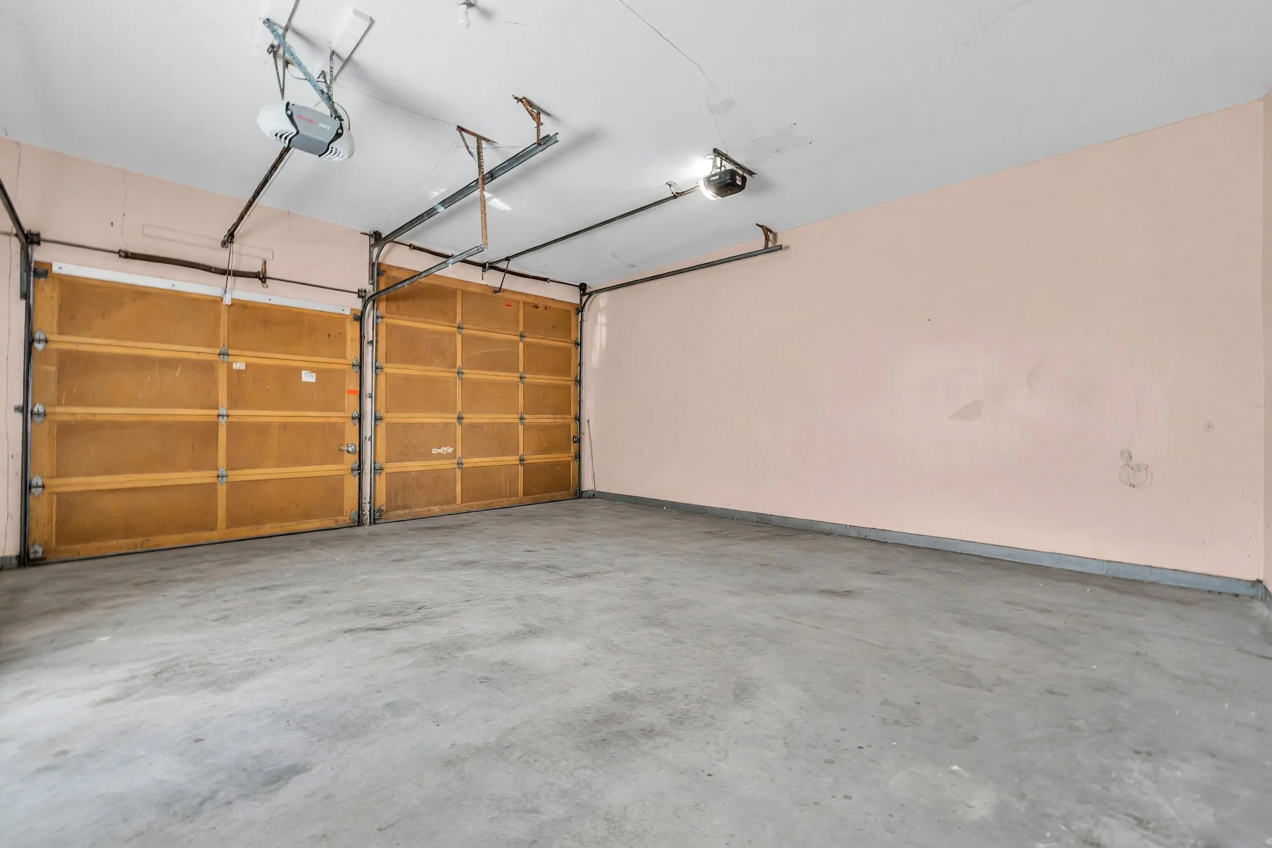137 W Woodstock Avenue
