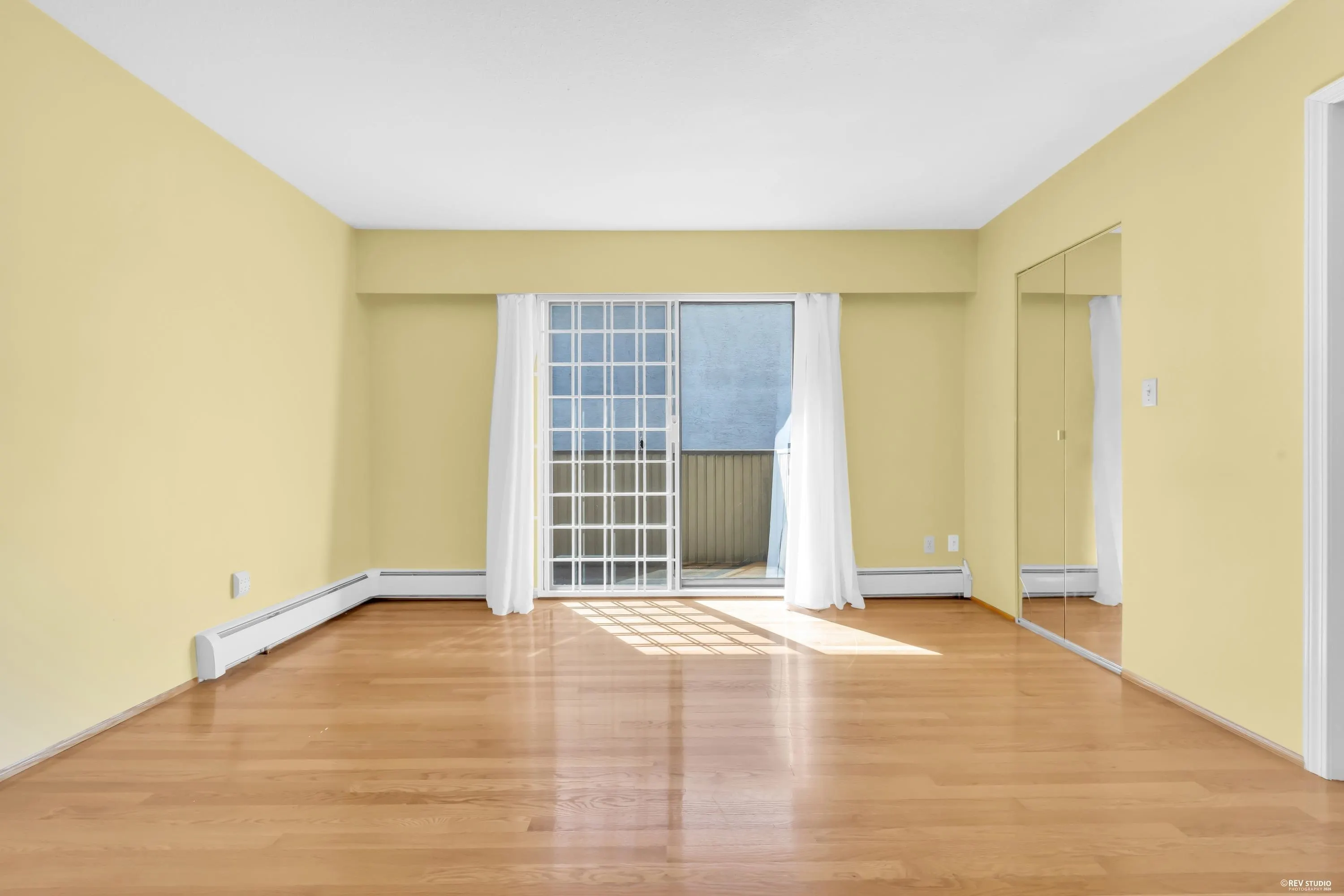 137 W Woodstock Avenue