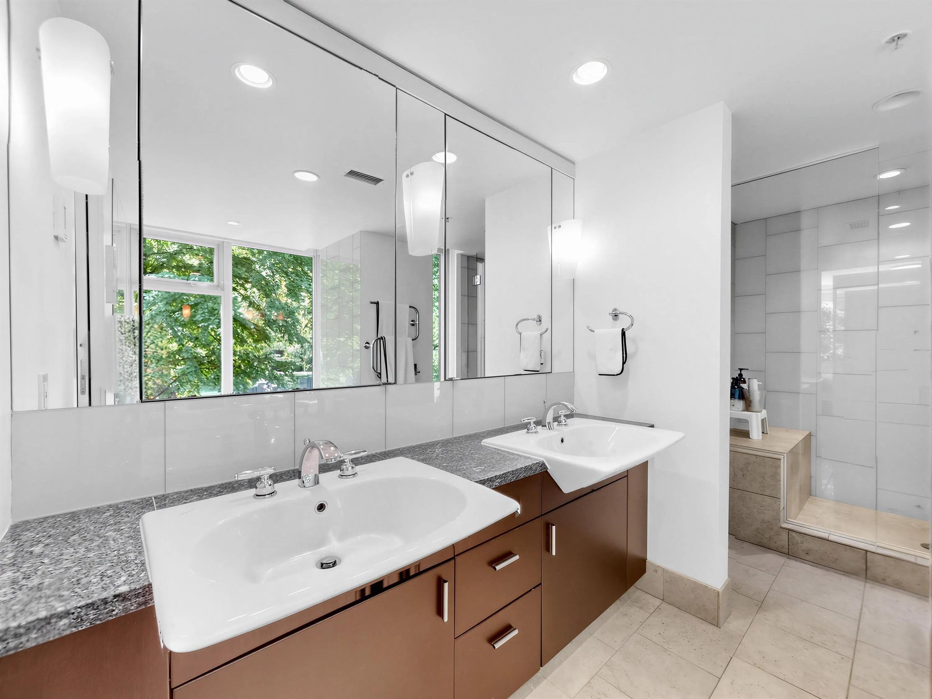 1211 W Cordova Street