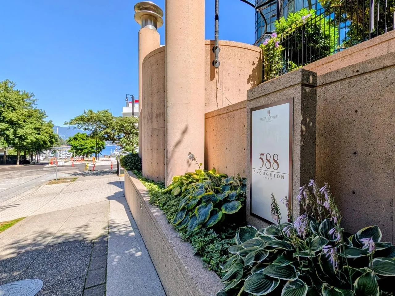588 Broughton Street #202