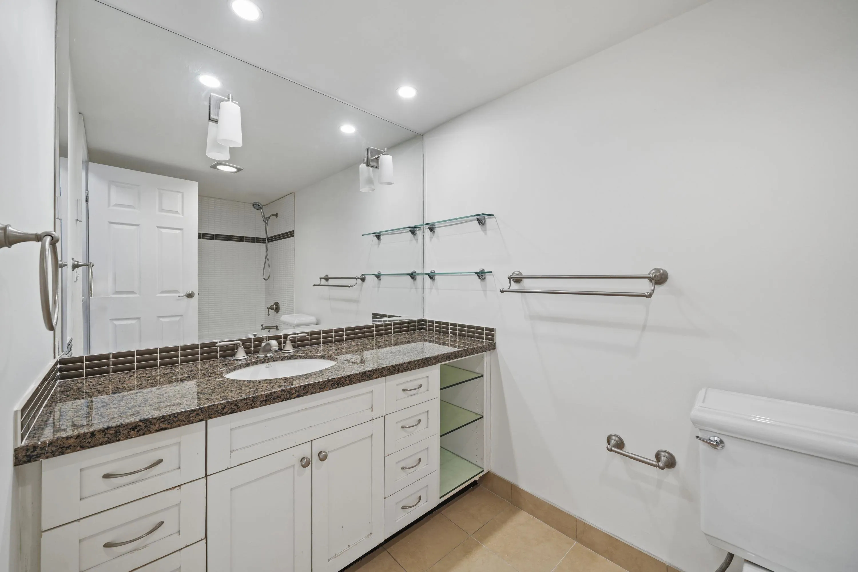 1600 Howe Street #205