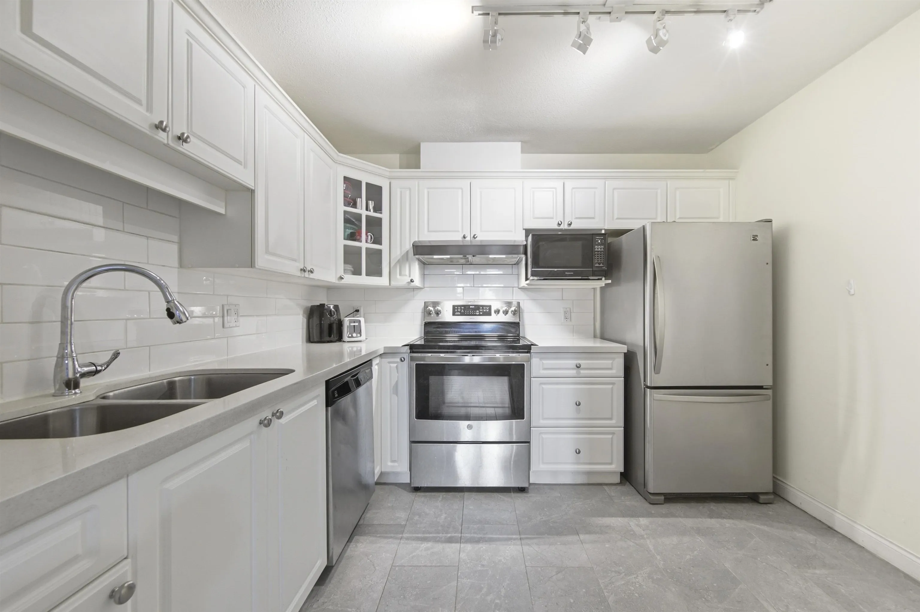 5735 Hampton Place #105