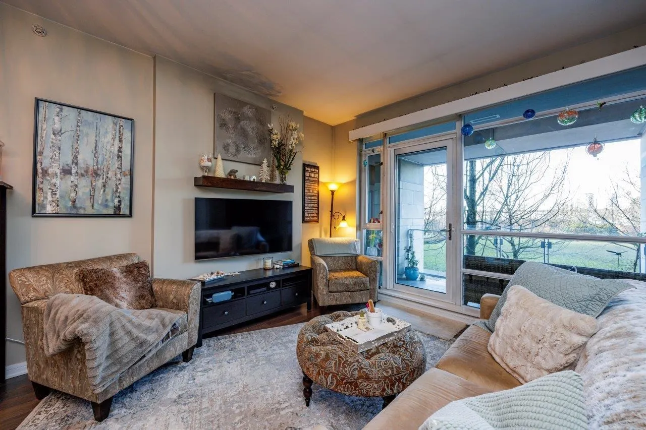 1616 Columbia Street #208