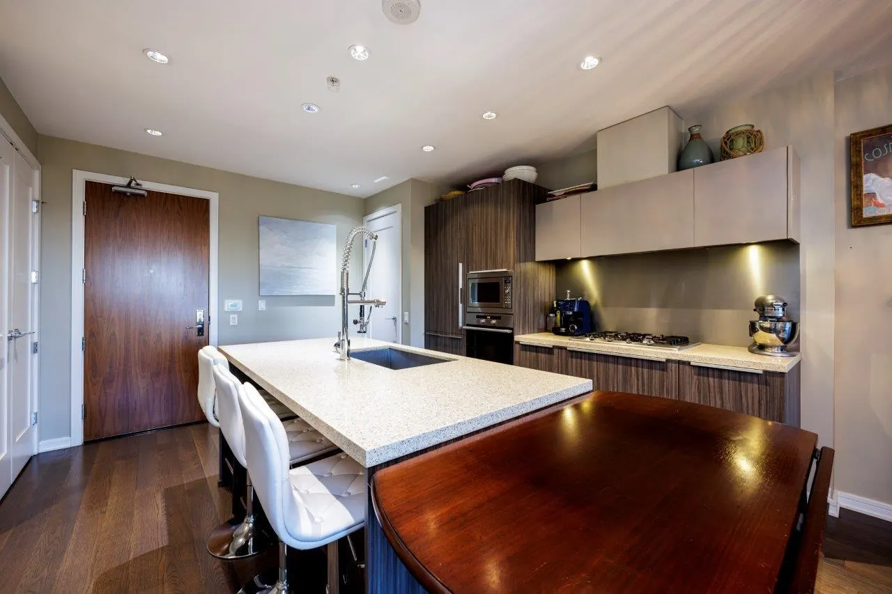 1616 Columbia Street #208