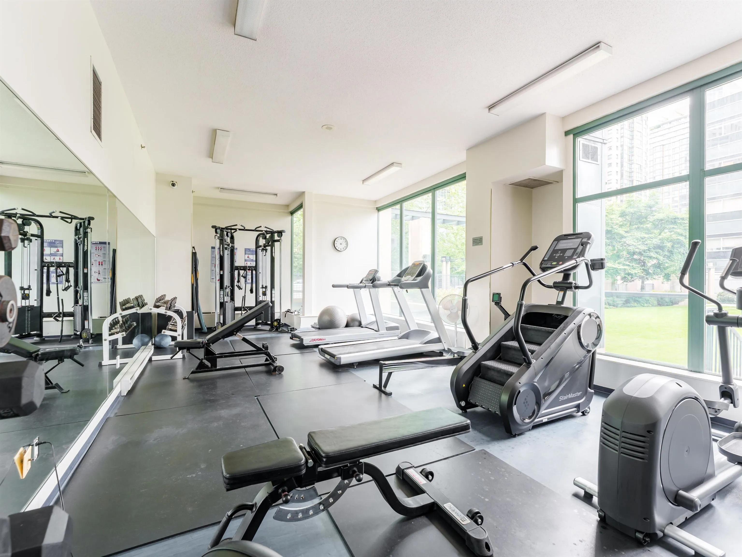 1239 W Georgia Street #2304