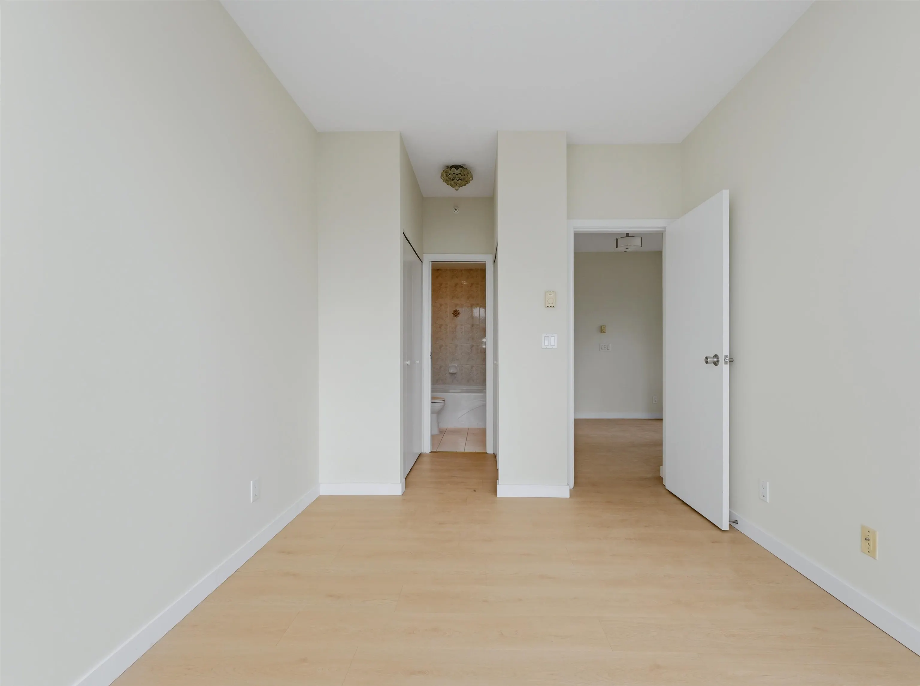 1239 W Georgia Street #2304