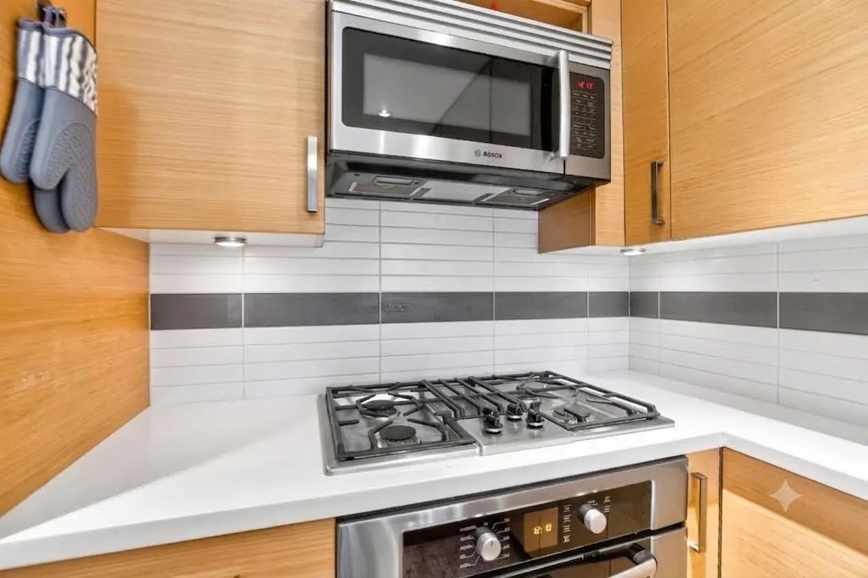 4710 Hastings Street #202