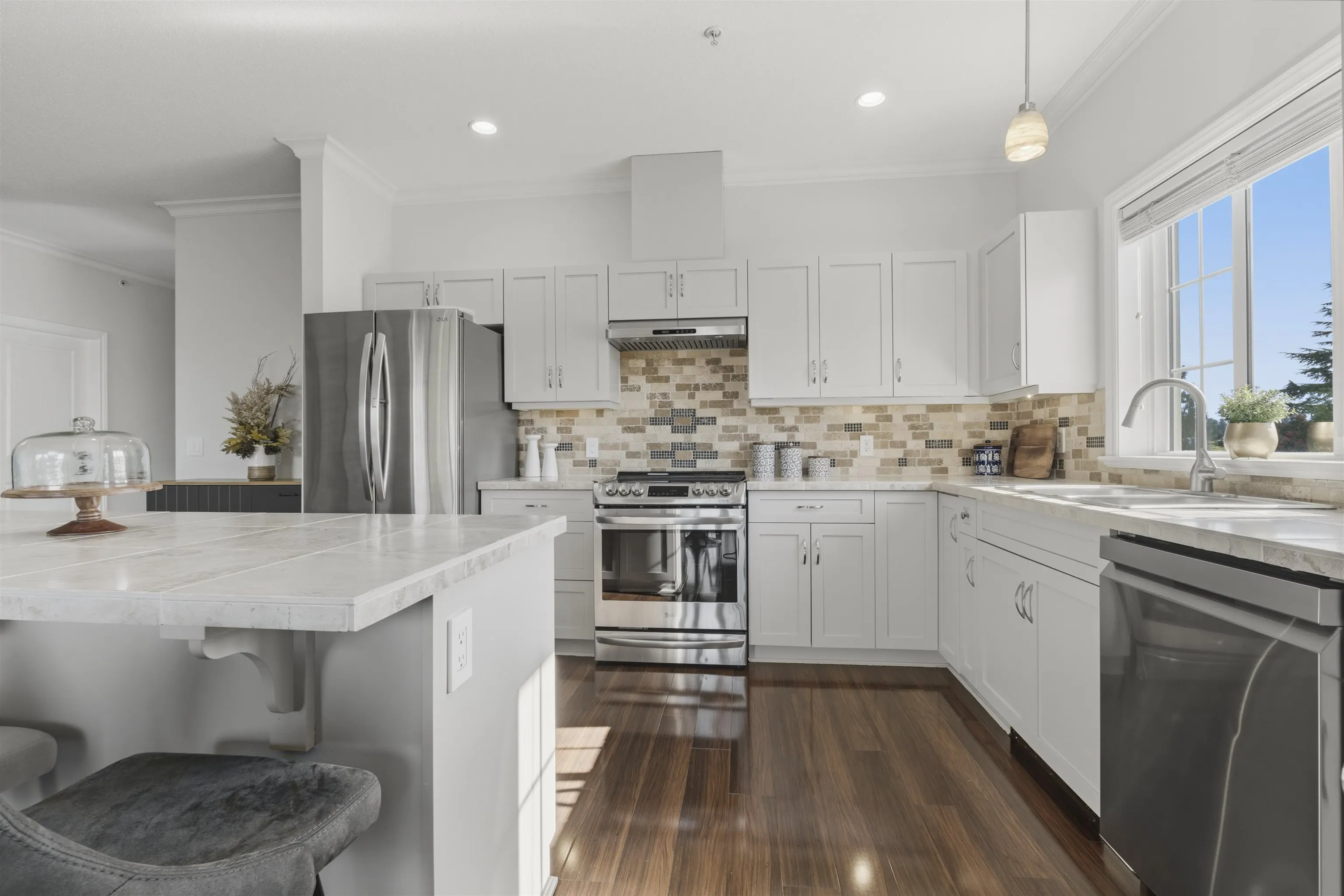 20281 53a Avenue #401