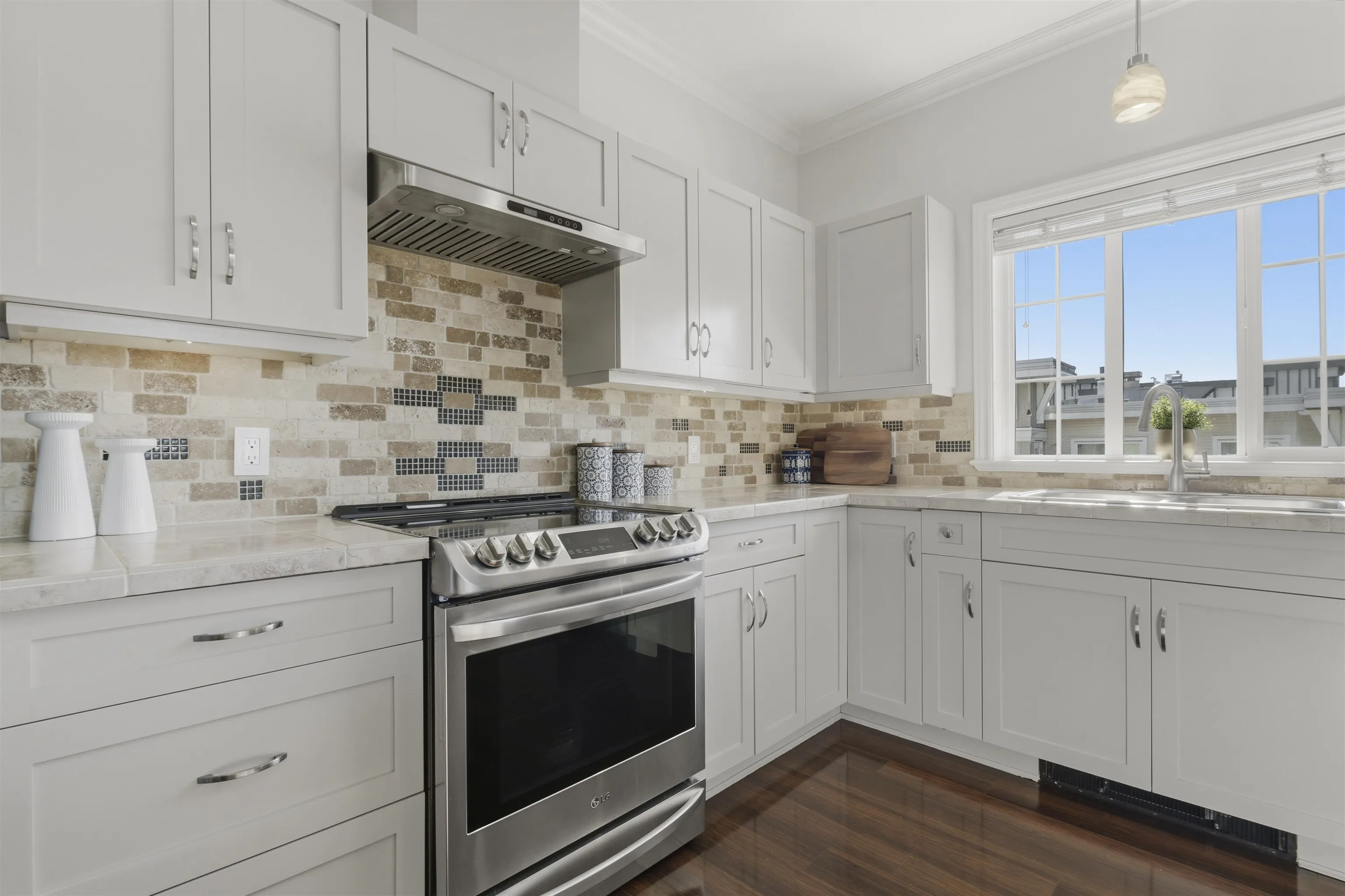 20281 53a Avenue #401