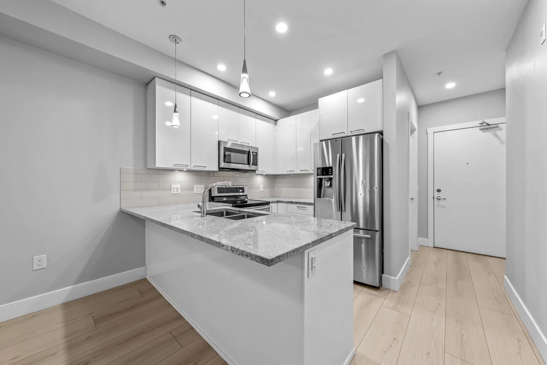 20175 53 Avenue #208