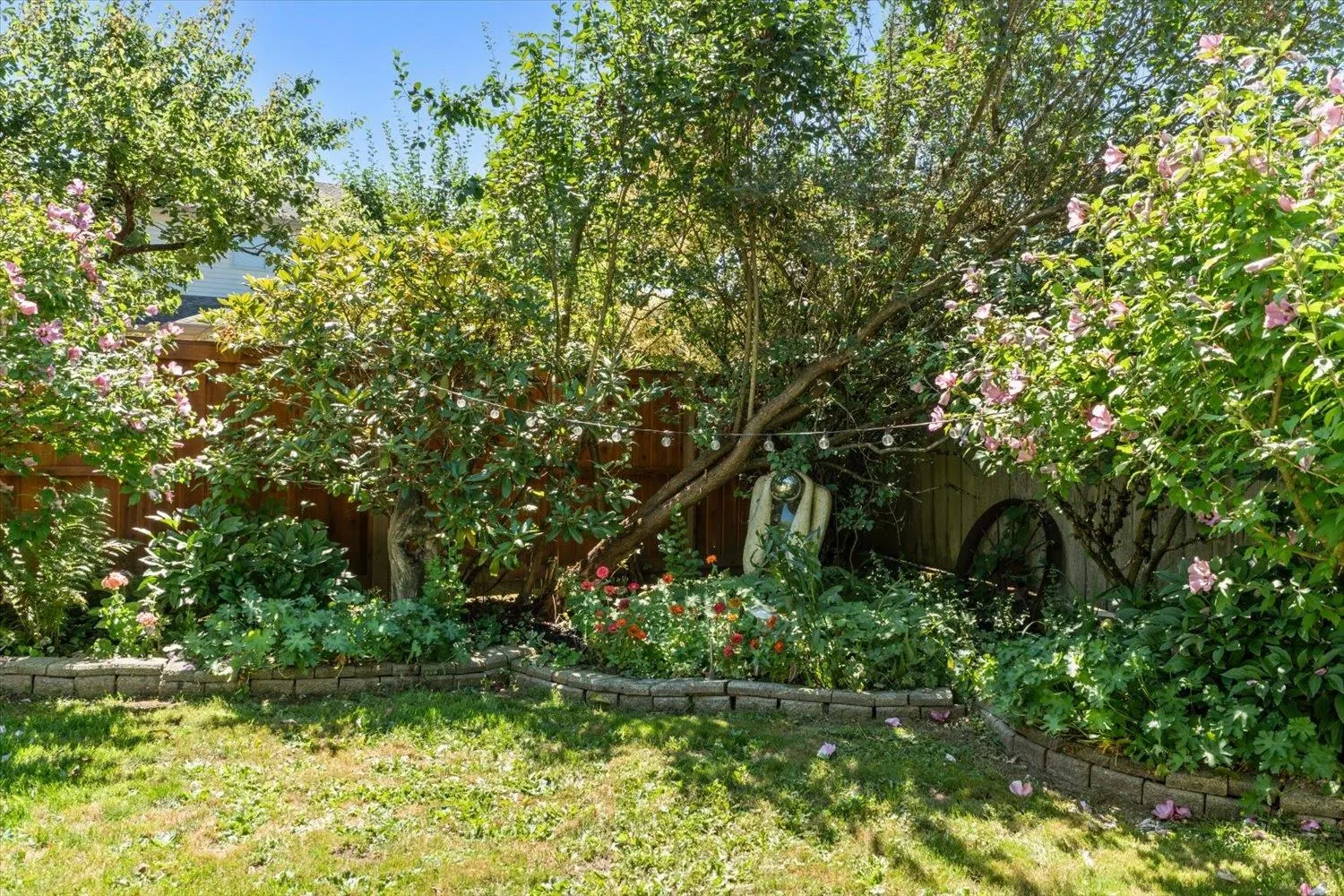 6033 Glenroy Drive
